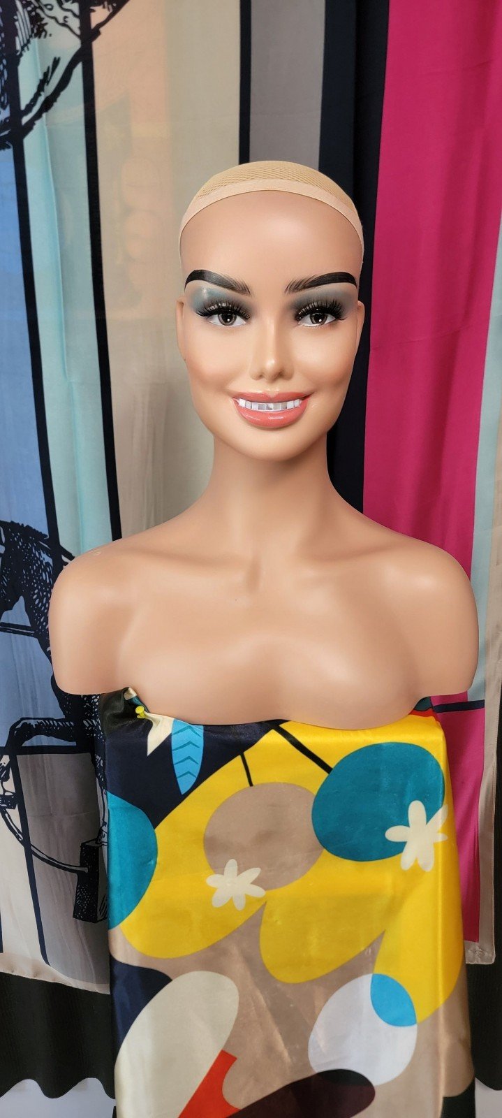 Wowfactor celebrity mannequin head with platnuim silver mirror teeth