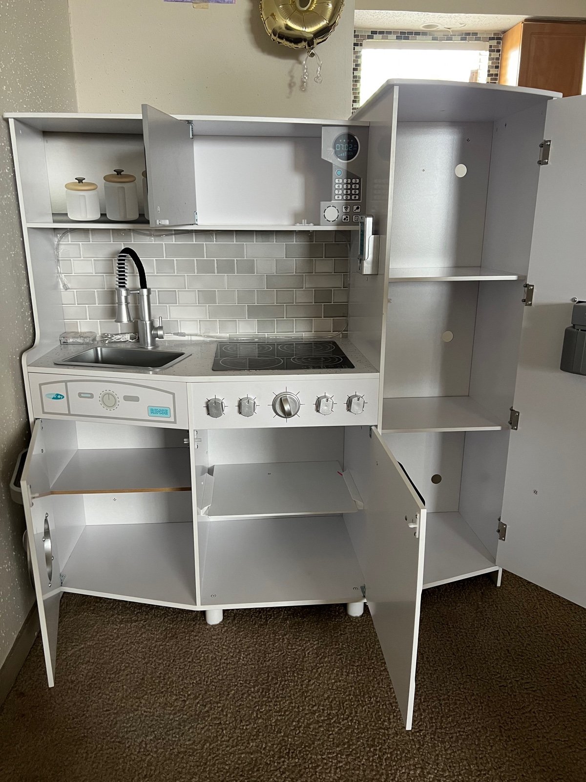 It’s a kitchen made of wood !
