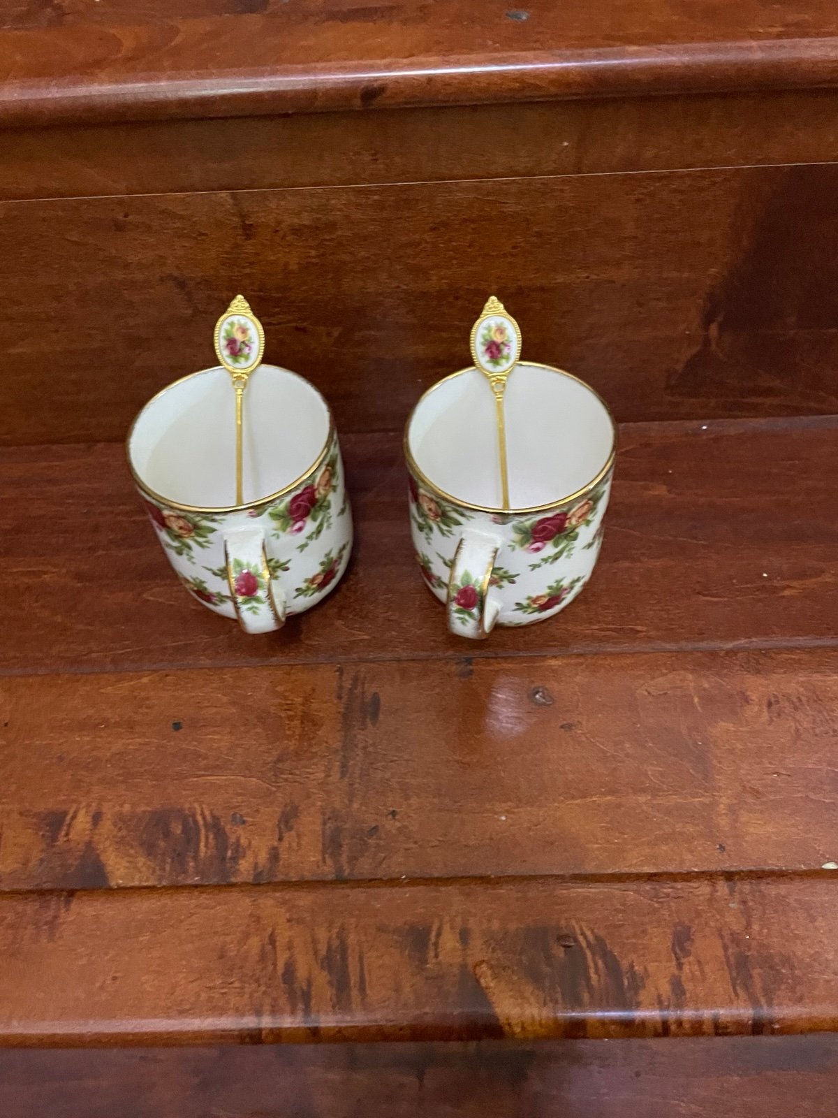 2 Royal Albert Fine China Old Country Roses 1998 Classic III Cups+ teaspoons Set