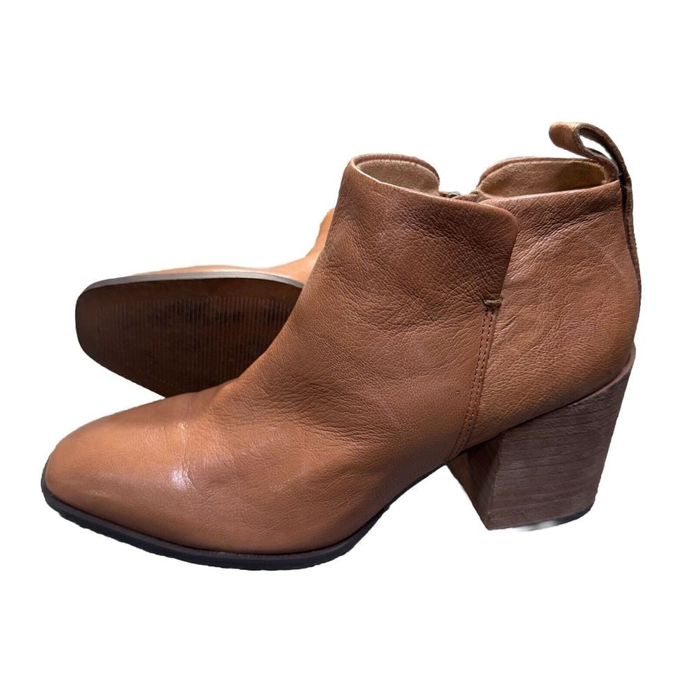 Vionic Boots Size 8.5 Brown Vienna Lyssa Distressed Leather Block Heel Ankle