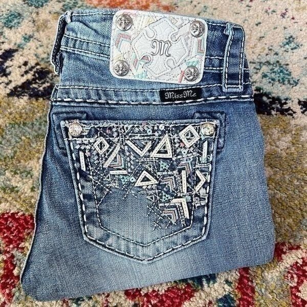 Miss Me Rhinestone Signature Cropped Jeans