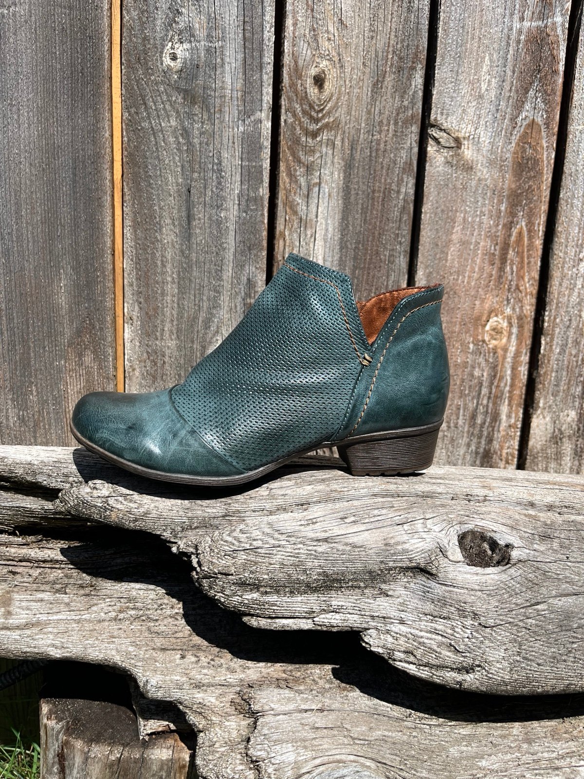 Rockport Cobb Hill Women's Gratasha Blue Leather V-Cut Comfort Boots Boho 7.5