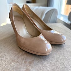 Stuart Weitzman Patent Leather Pumps Nude Beige 3” Heel Round Toe Classic 8