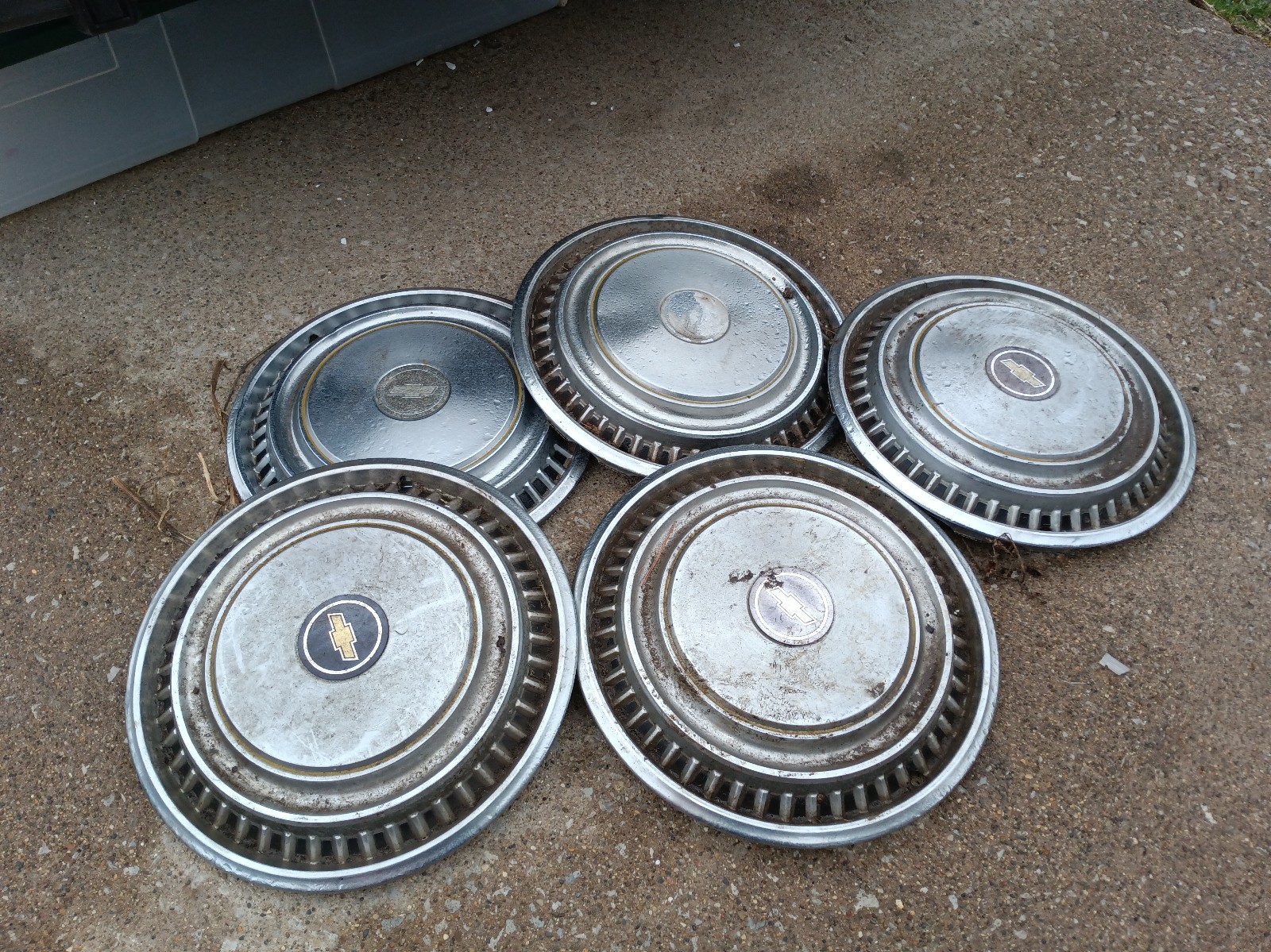 15 Chevy truck hubcap set