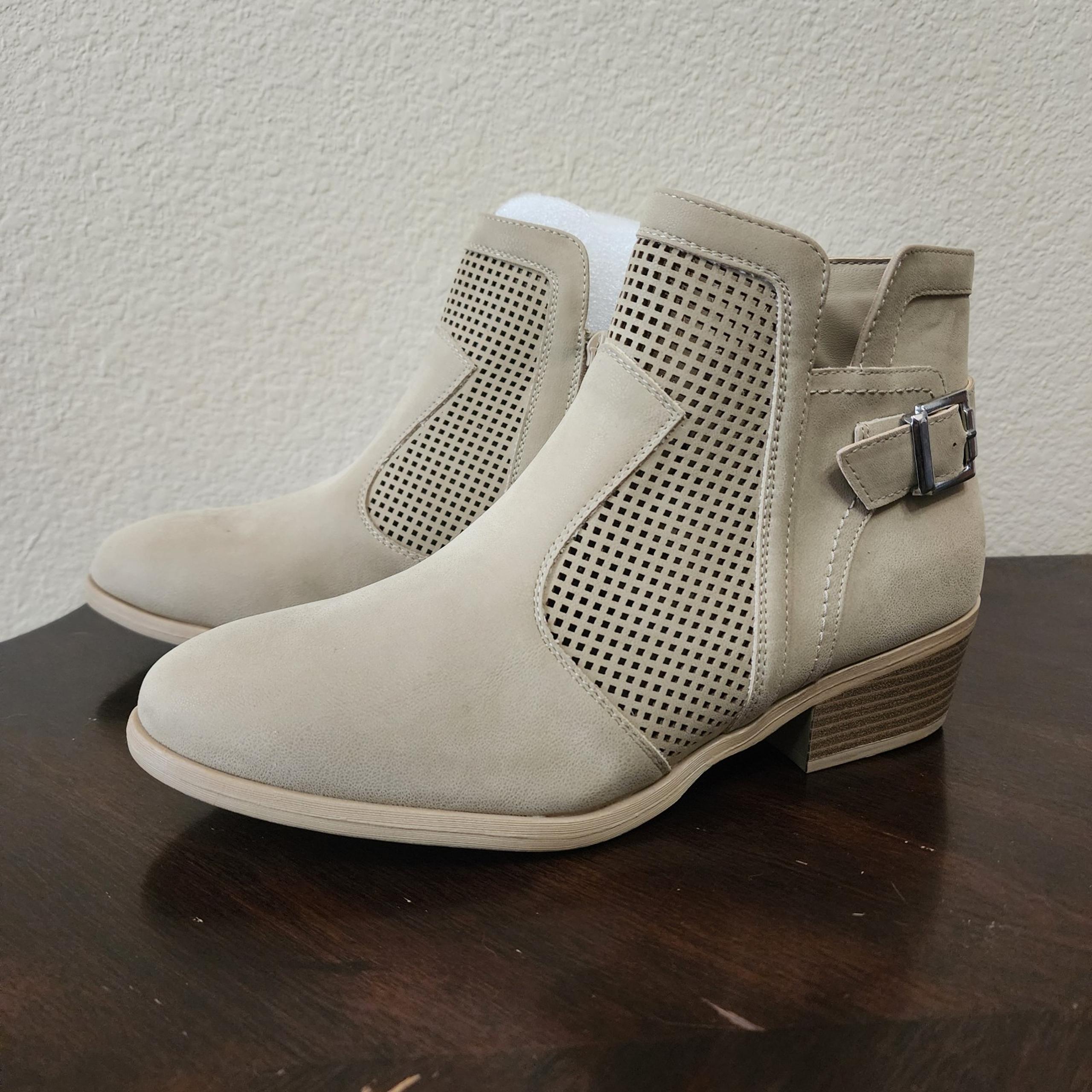 MIA size 8.5 Mesh buckle detail Bootie