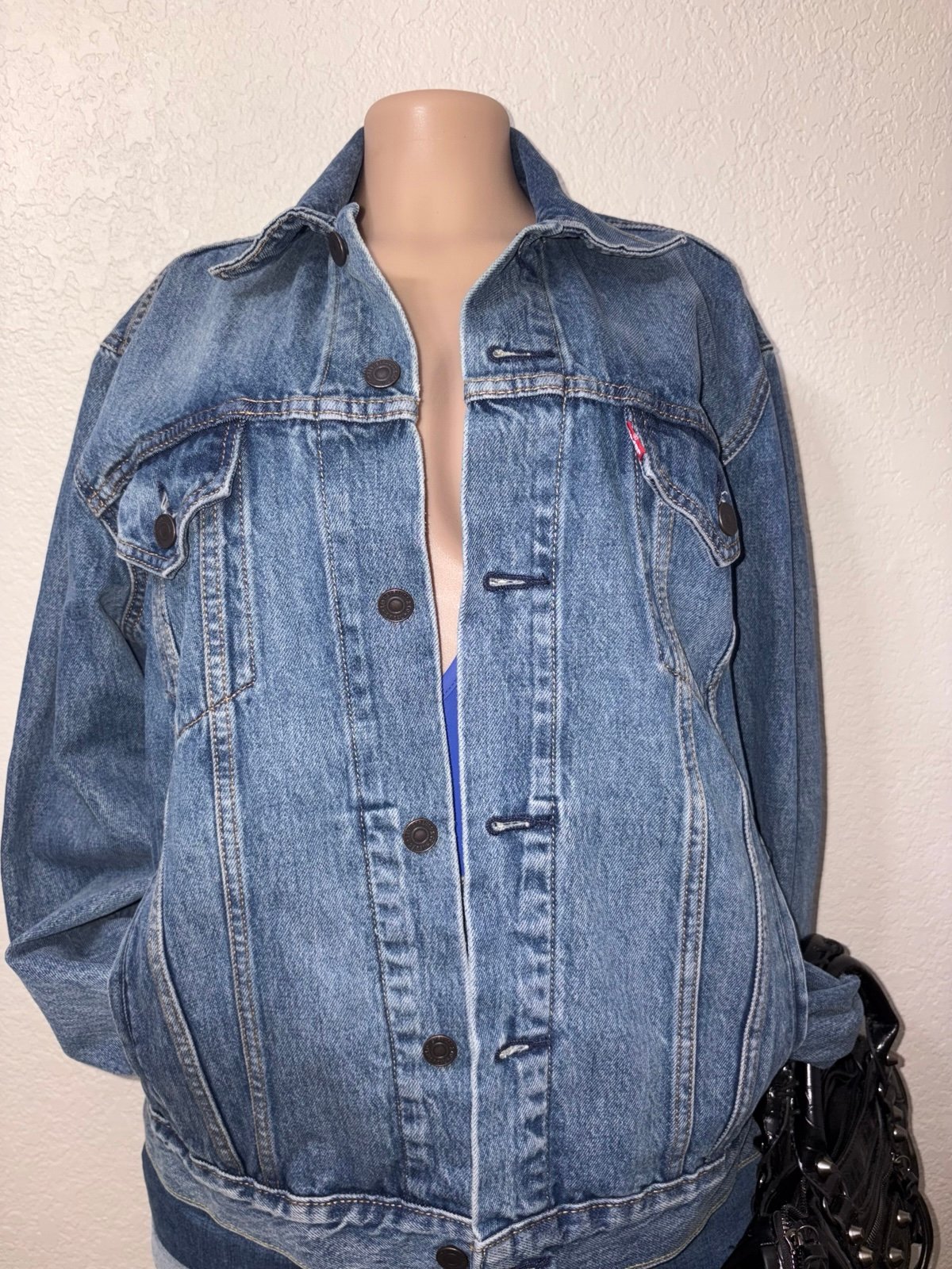 Men’s Premium Quality Levi Denim Jacket – NWOT- Size L