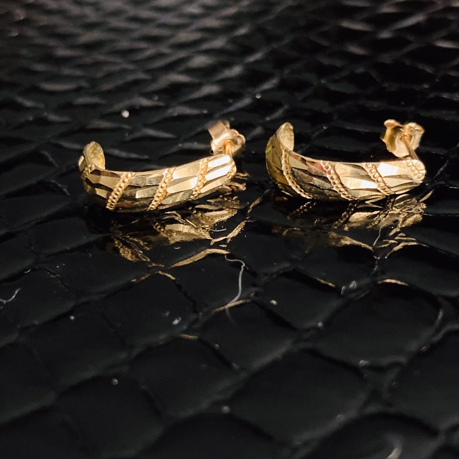 10K GOLD ETCHED HALF HOOP EARRINGS