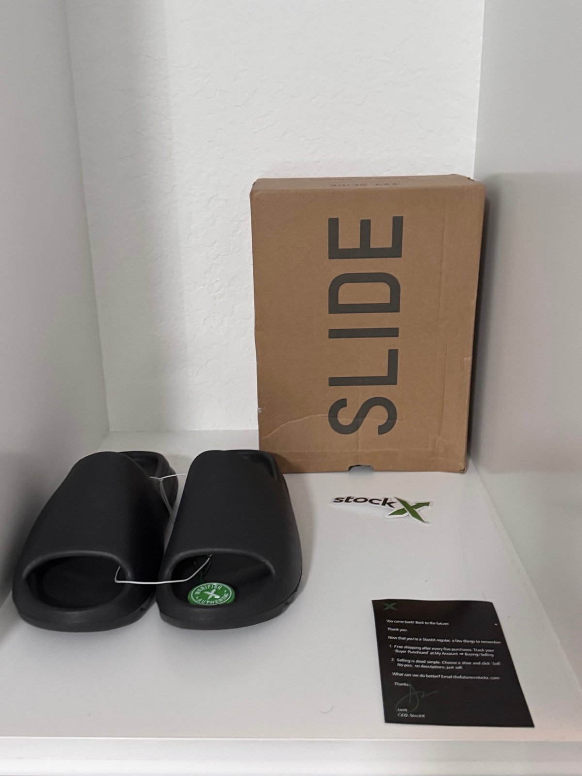 ‼️ brand new never used Yeezy slides onyx size 10 102 obo‼️