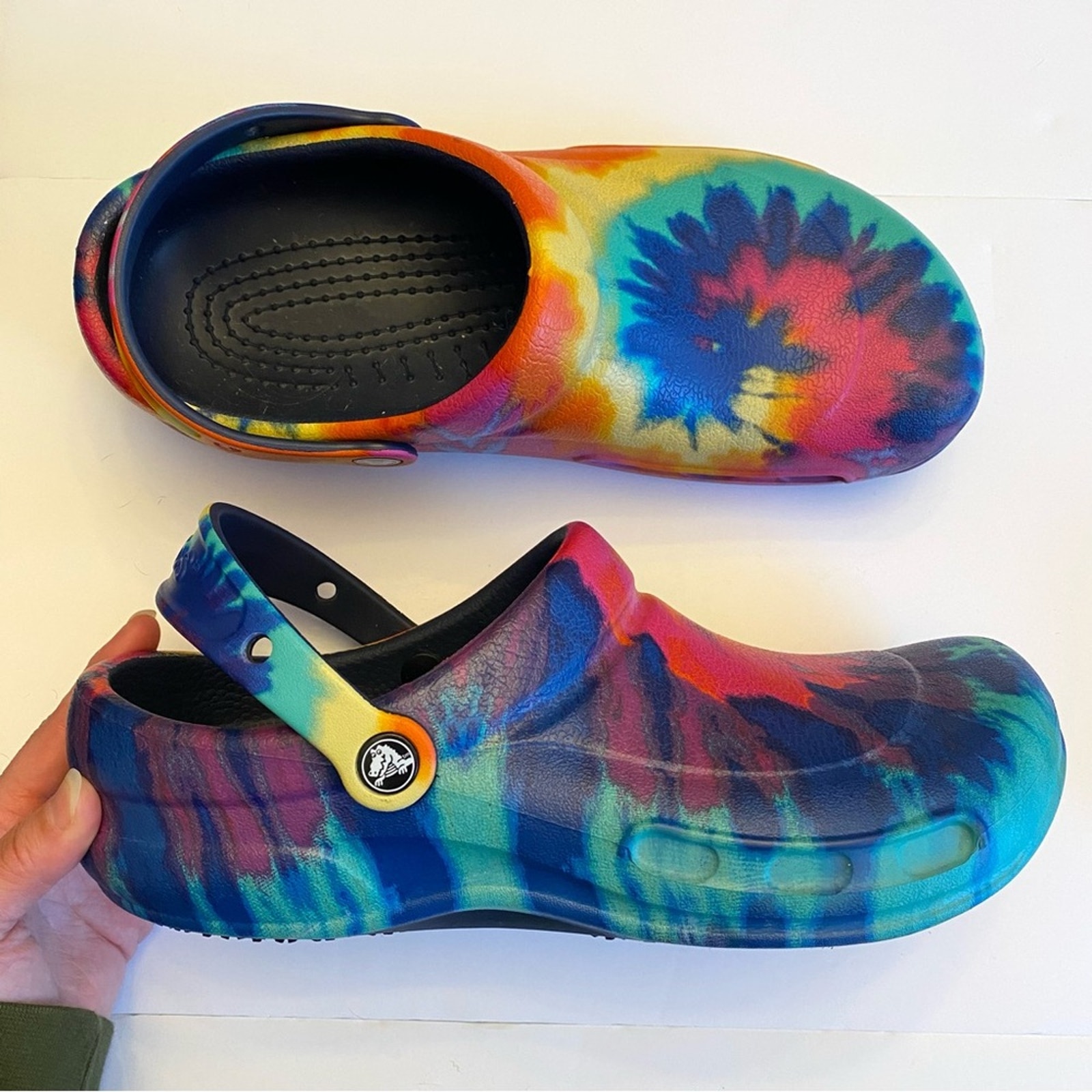 CROCS tie dye slip ons men’s 10, women’s 12