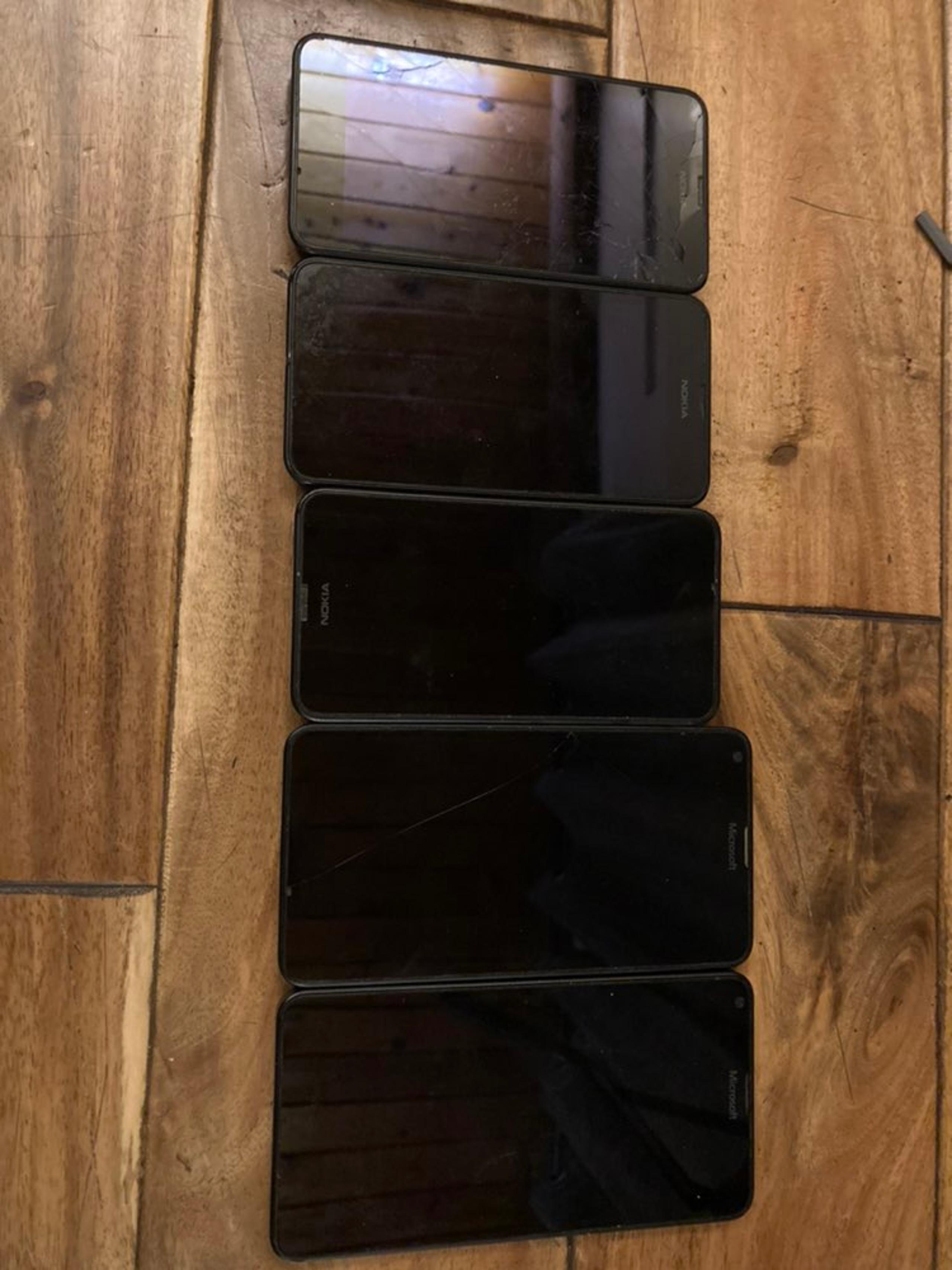 3 Nokia Lumia 635's and 2 Nokia Lumia 64