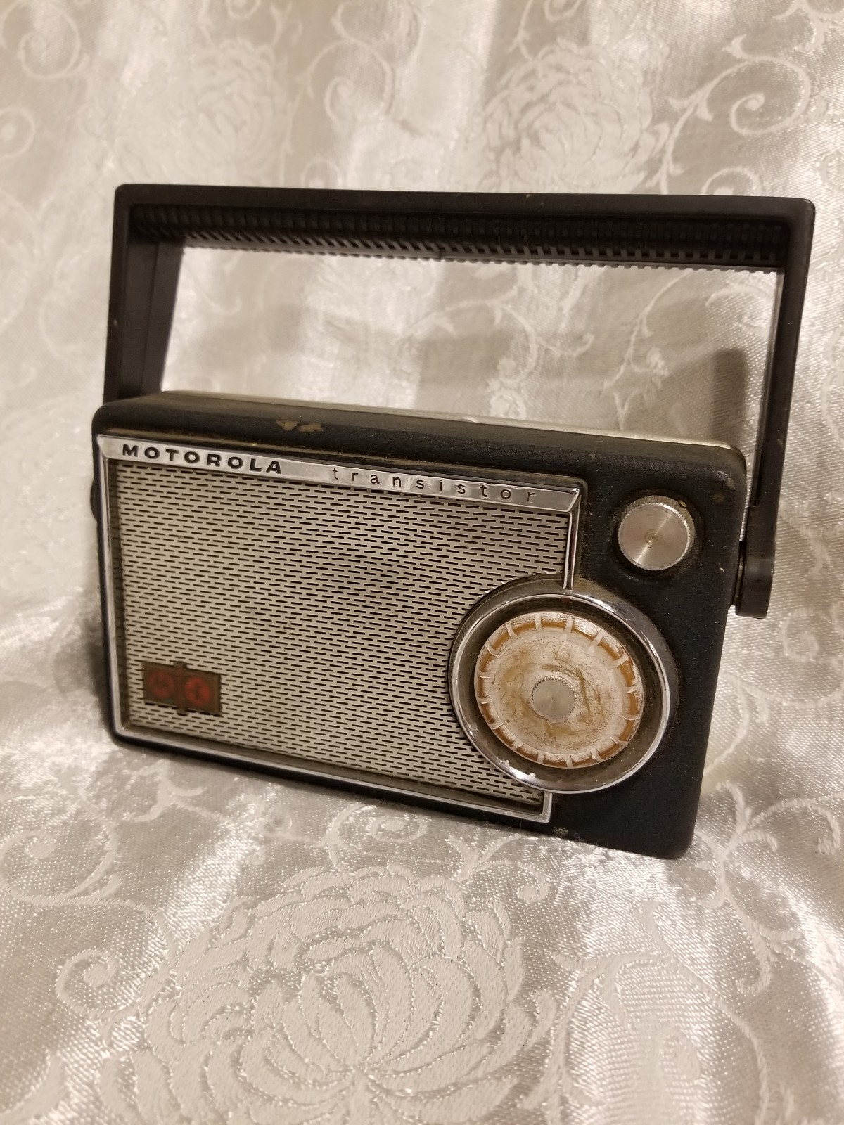 Vintage And Rare MOTOROLA 6X32E TRANSISTOR RADIO With Handle Tested Not Working