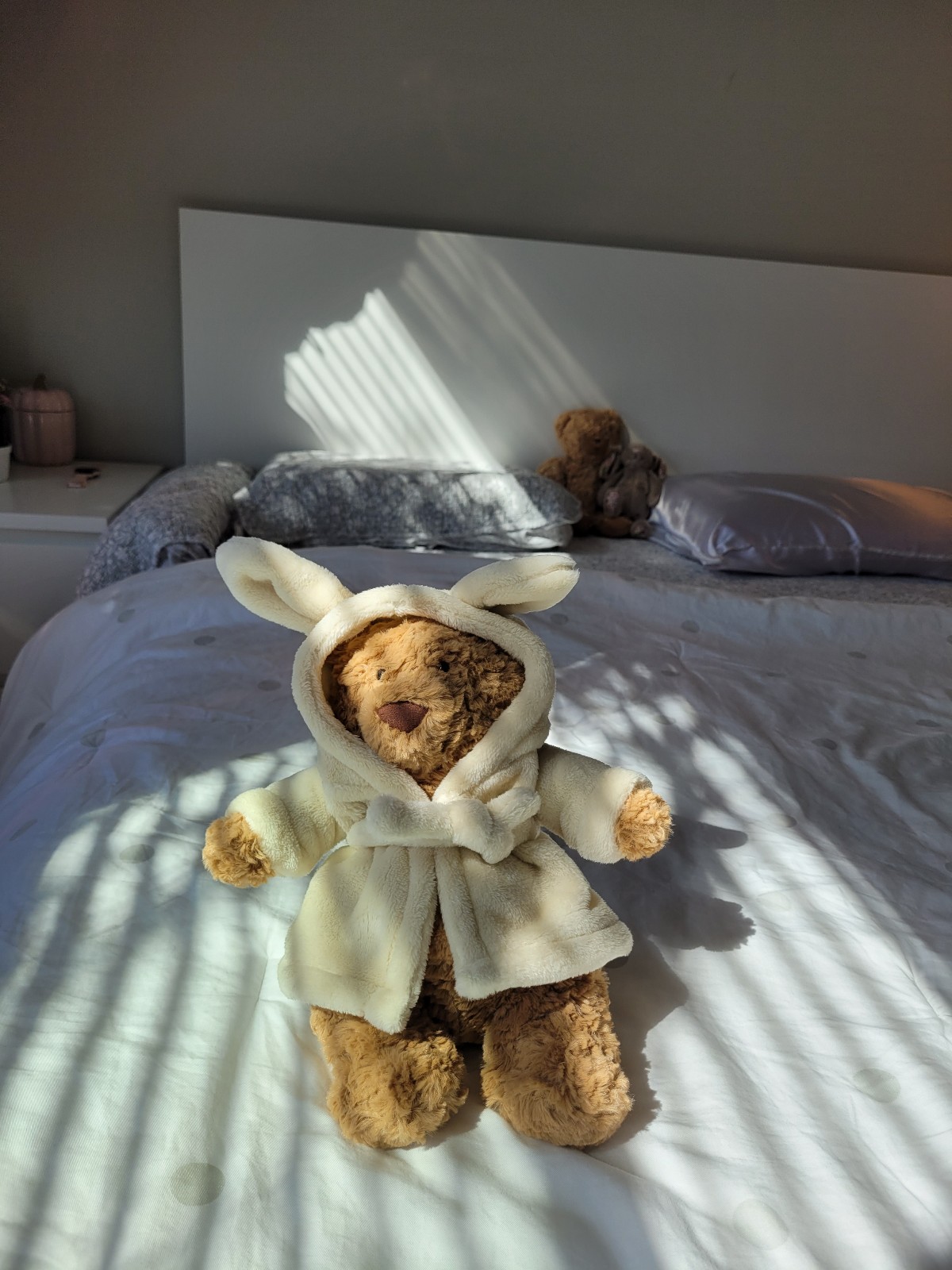 Jellycat Bartholomew bathroab bear