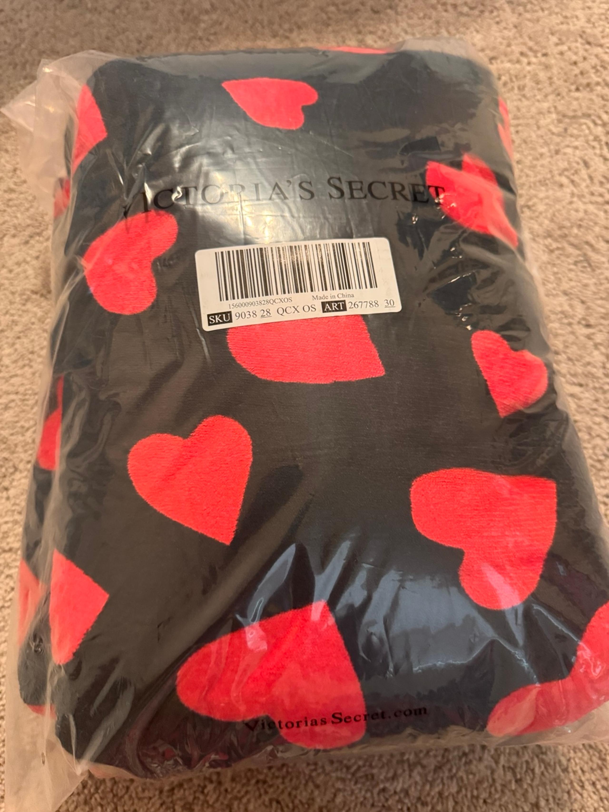 New Sherpa blanket Victorias Secret