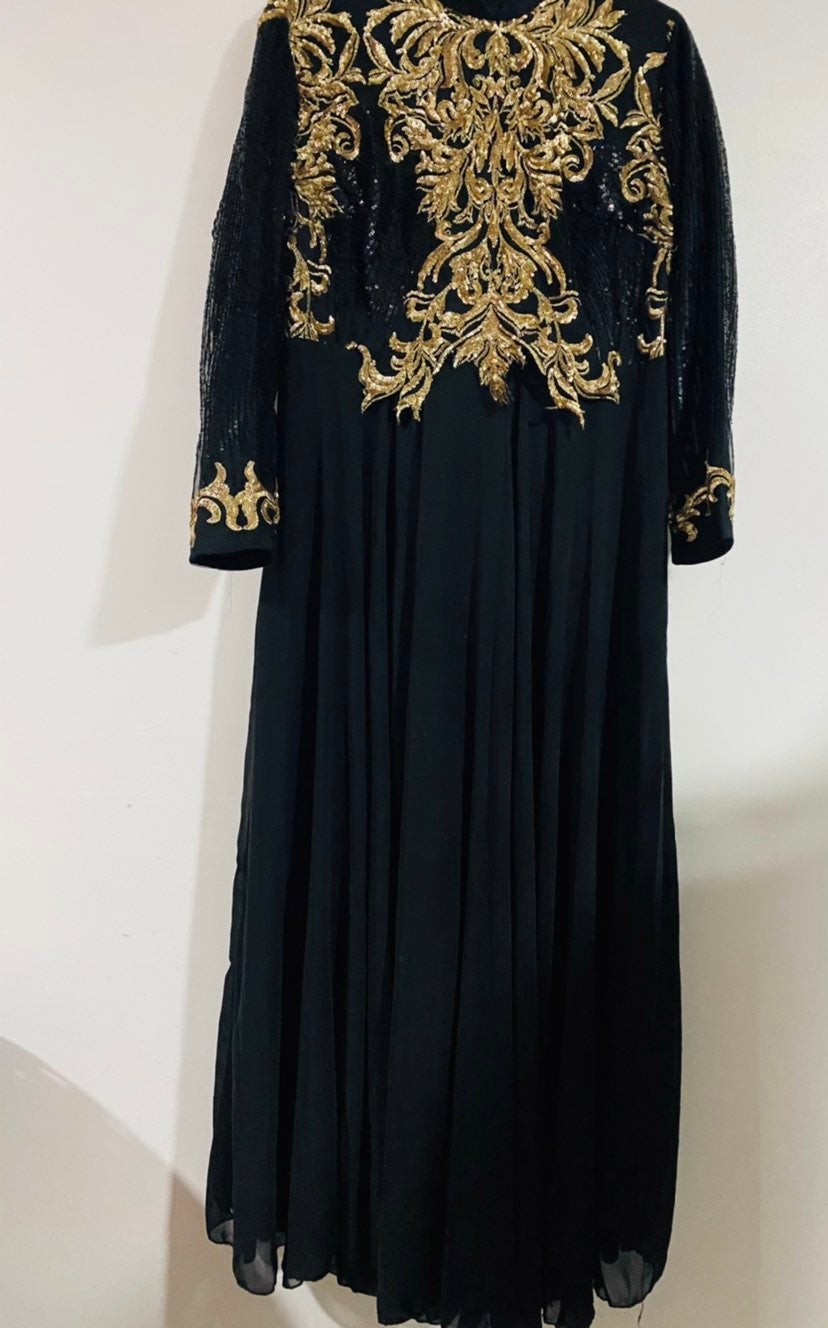 Long embroidred evening dress