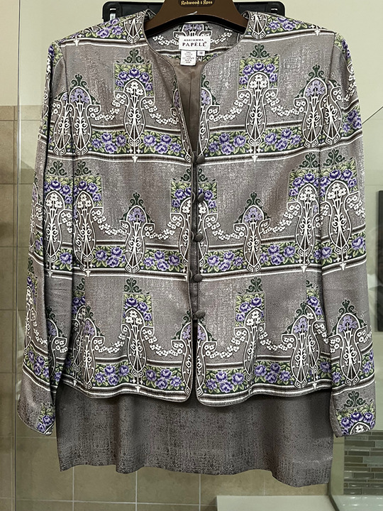 Beautiful 2 pc Skirt Suit
