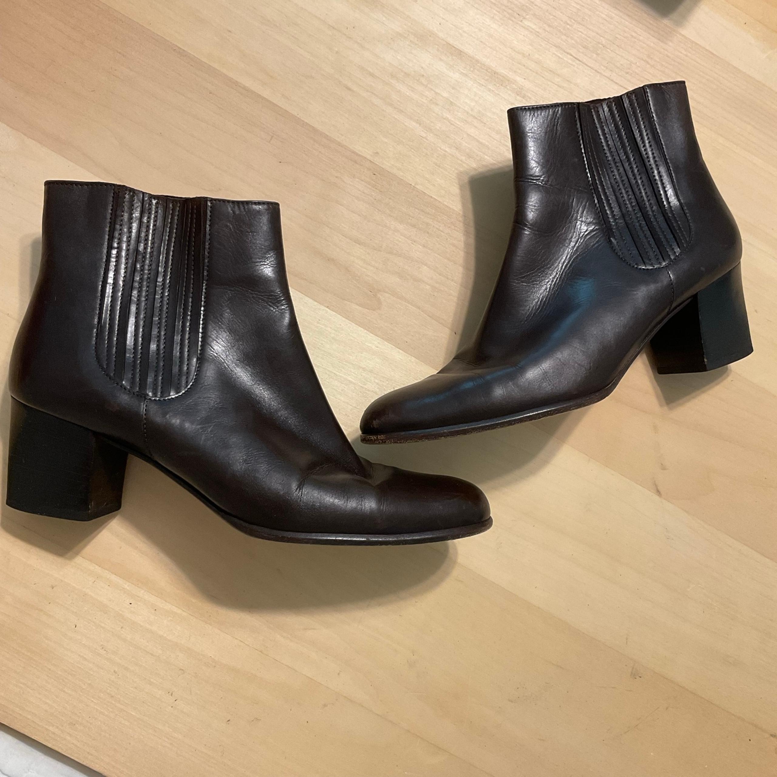 Salvatore Ferragamo Black Leather Ankle Boots Made in Italy size 7