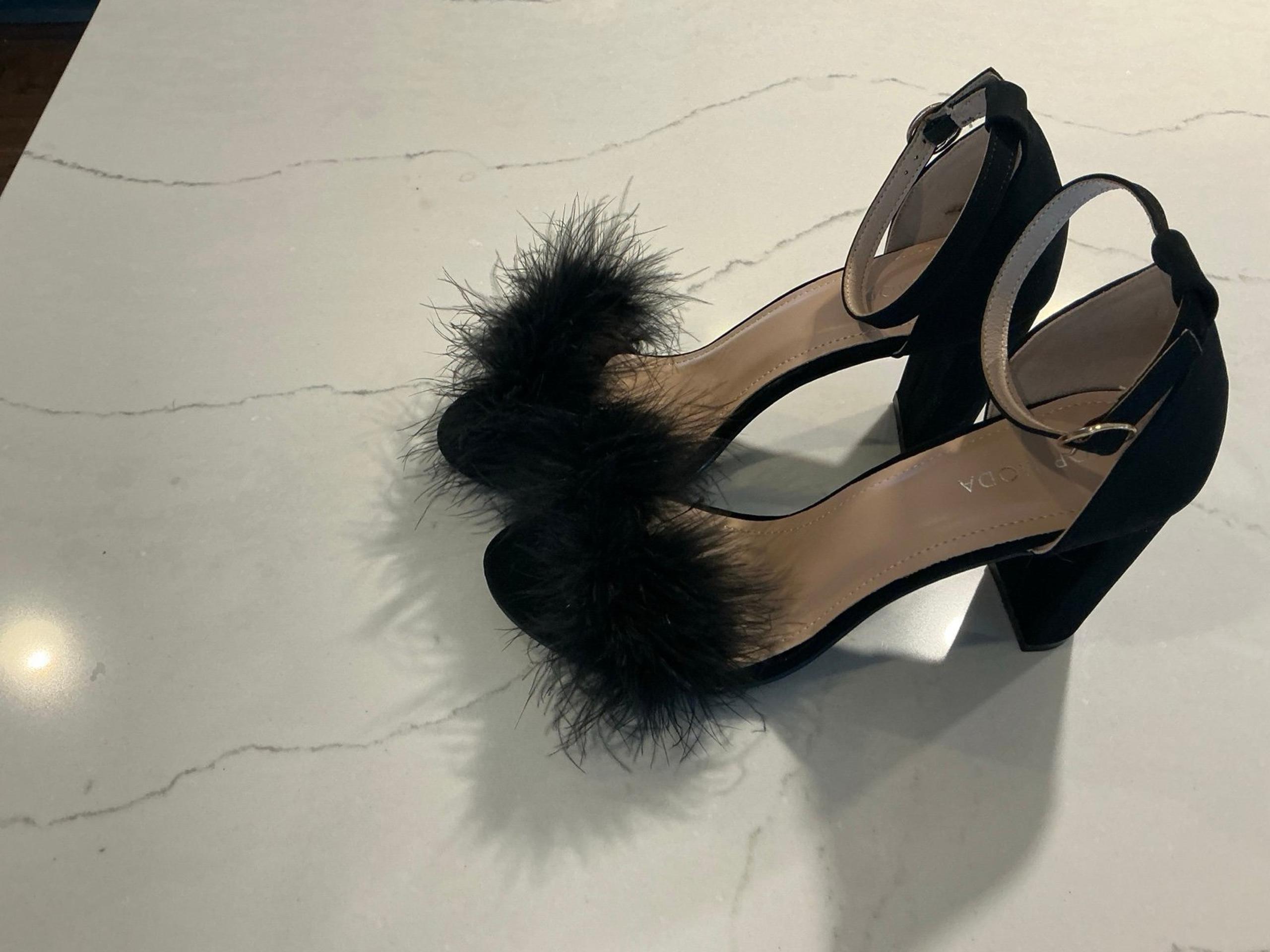 Black Feather Top Moda Konner Heel, Sz 9, Never Worn