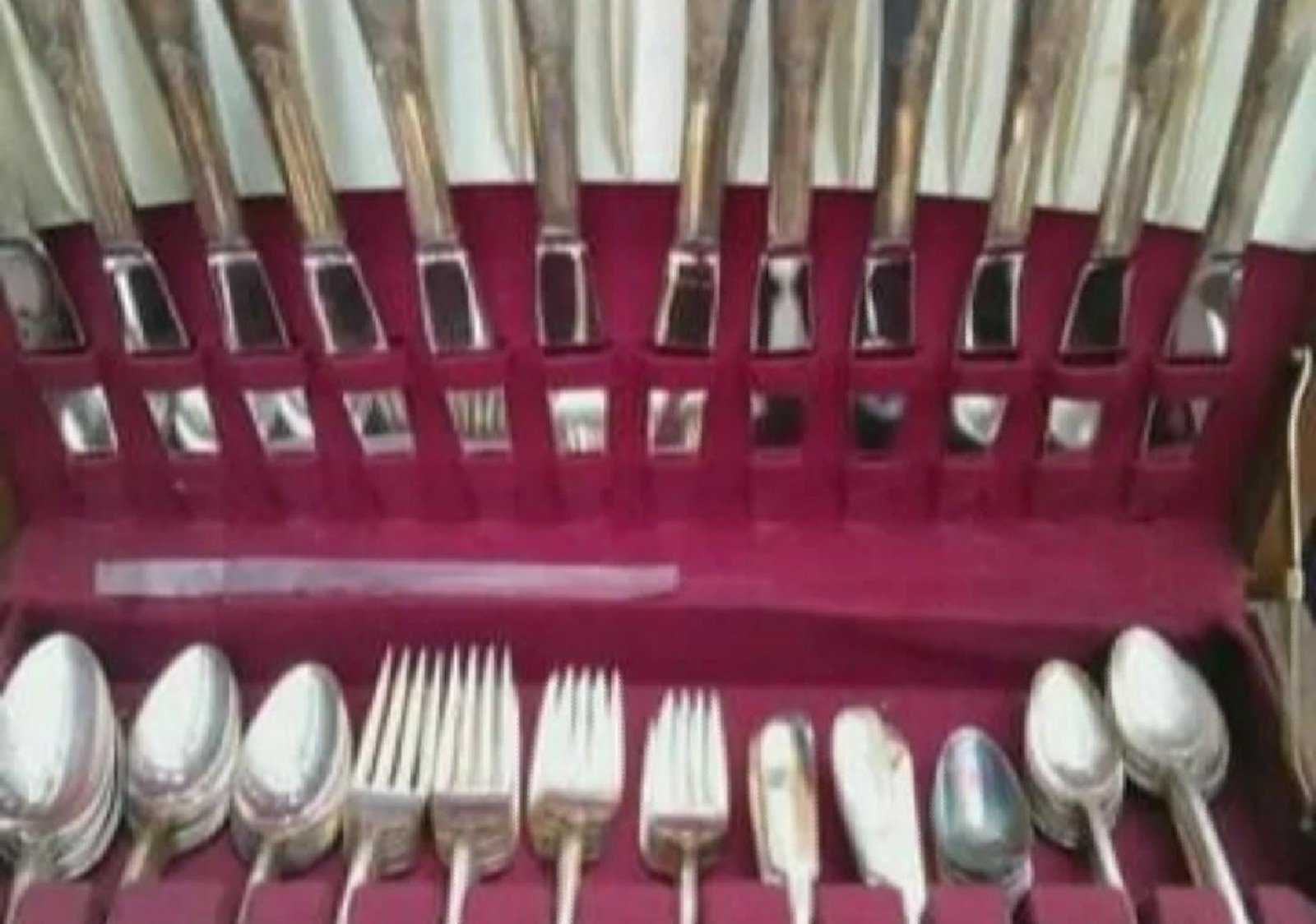 1940 Vintage Holmes & Edwards Youth pattern service for 12 silverware