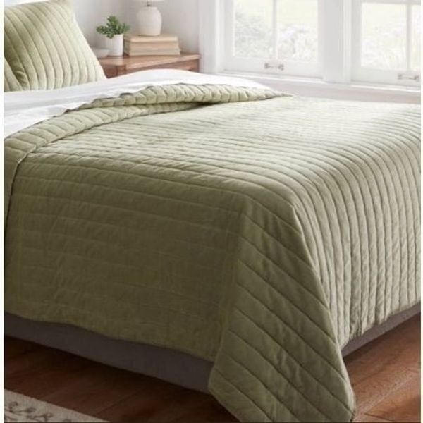 Threshold Channel Stitched Velvet Quilted Bed Quilt Blanket