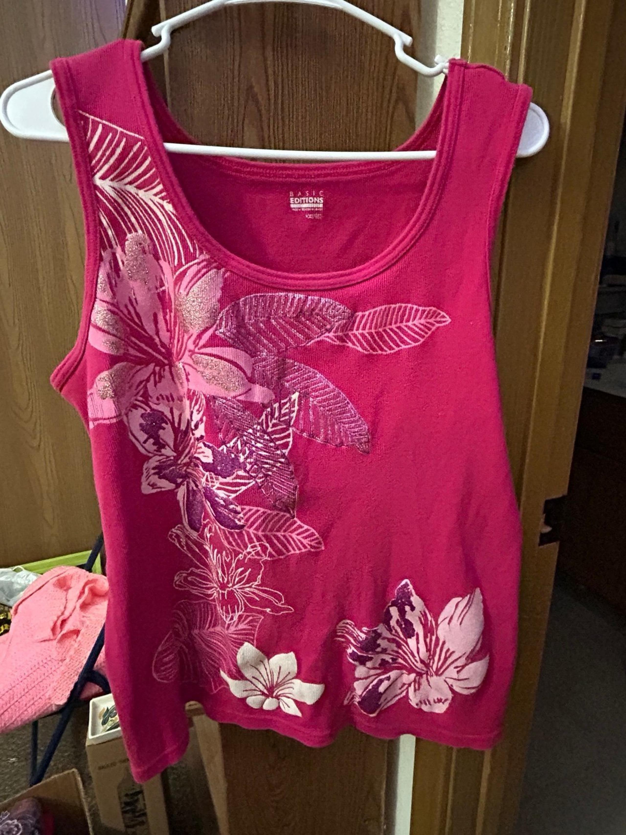 Women’s Basic Editions tank top. Pretty pink floral design. Never worn. 2XL
