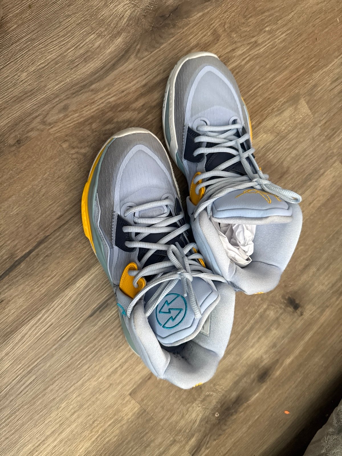 Nike Kyrie 8 Infinity Future Past Basketball Shoes size 8 men