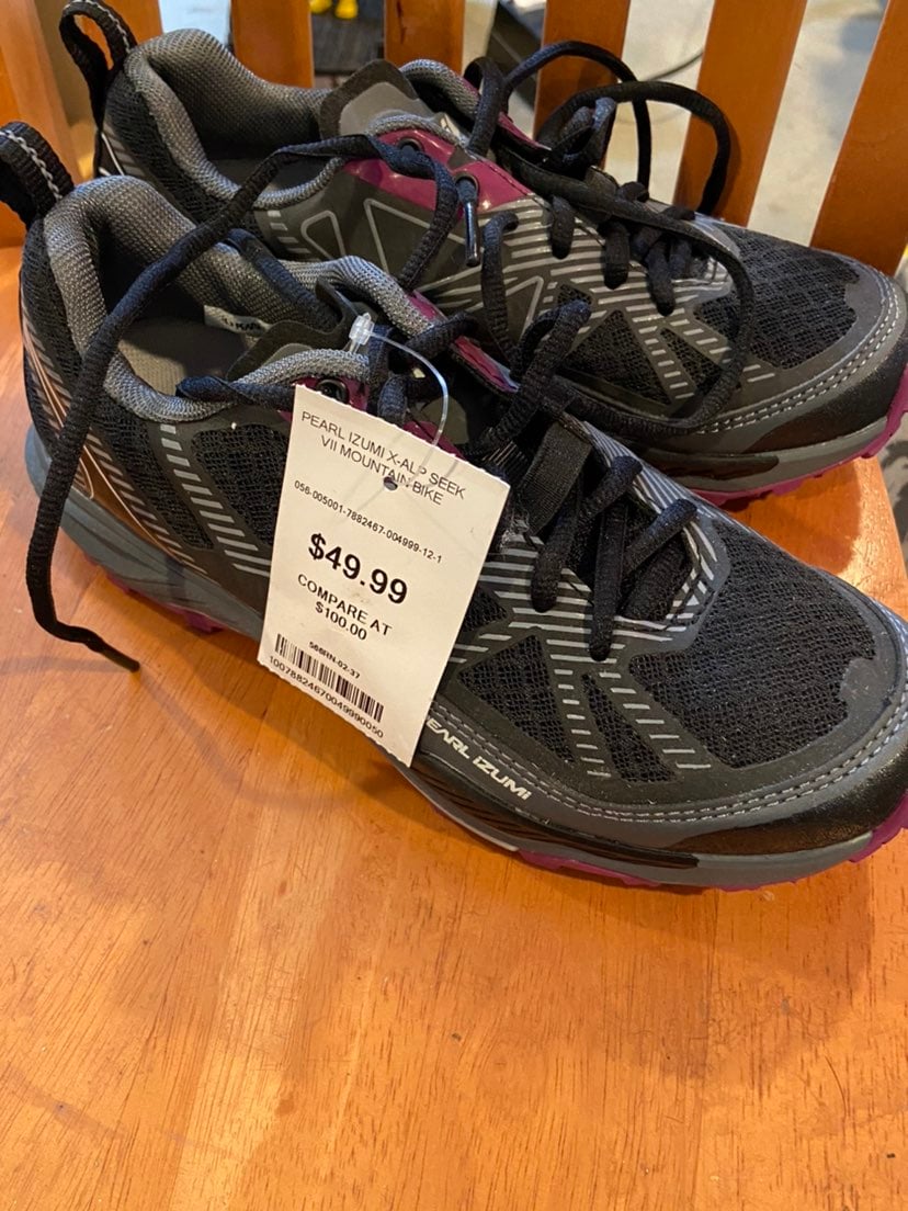 Mountain bike shoes