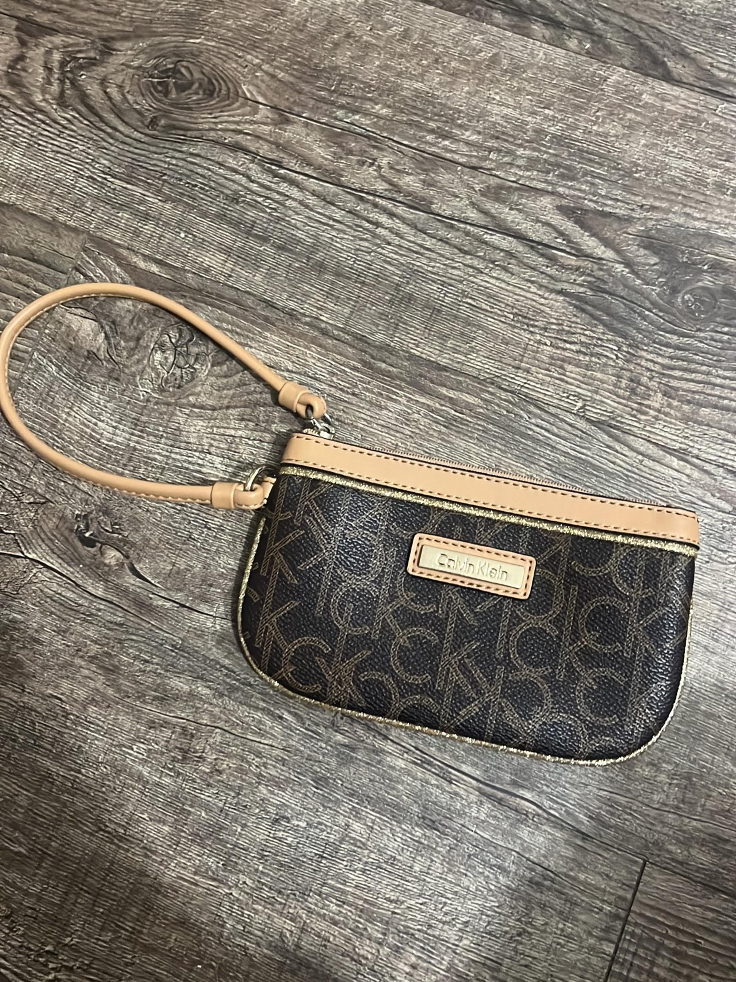 Calvin Klein Womens brown wristlet wallet