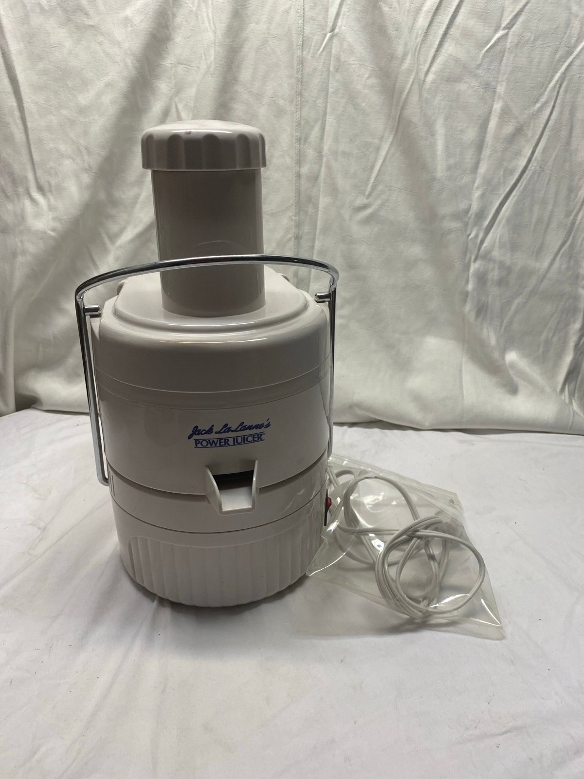 Jack lalannes power juicer white kitchen appliance cook vegetables fruits liquid