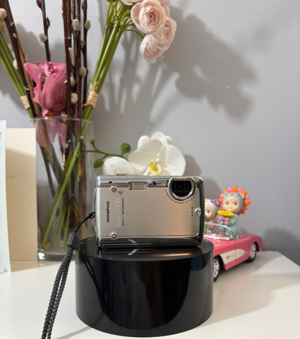 OLYMPUS Stylus 720SW Point & Shoot Camera - TESTED WORKS SILVER