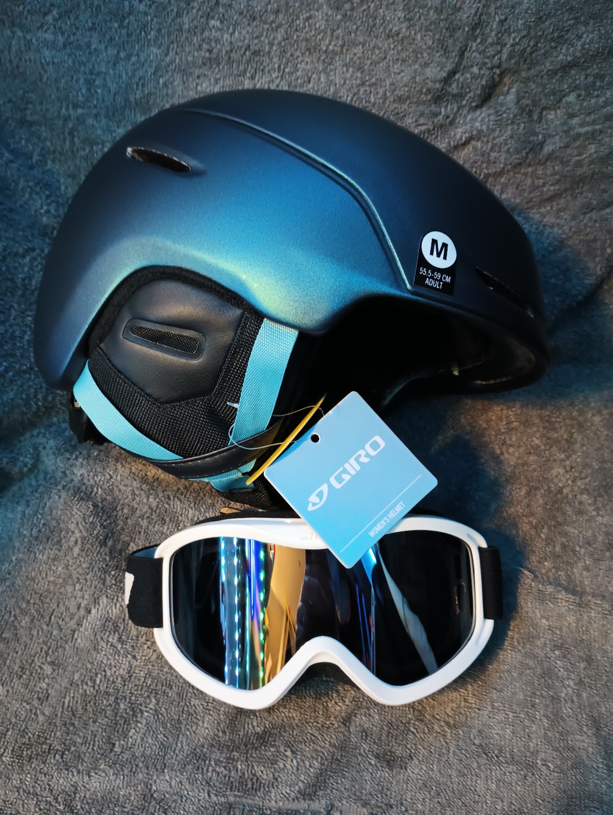 GIRO Helmet women's medium with MIPS & goggles