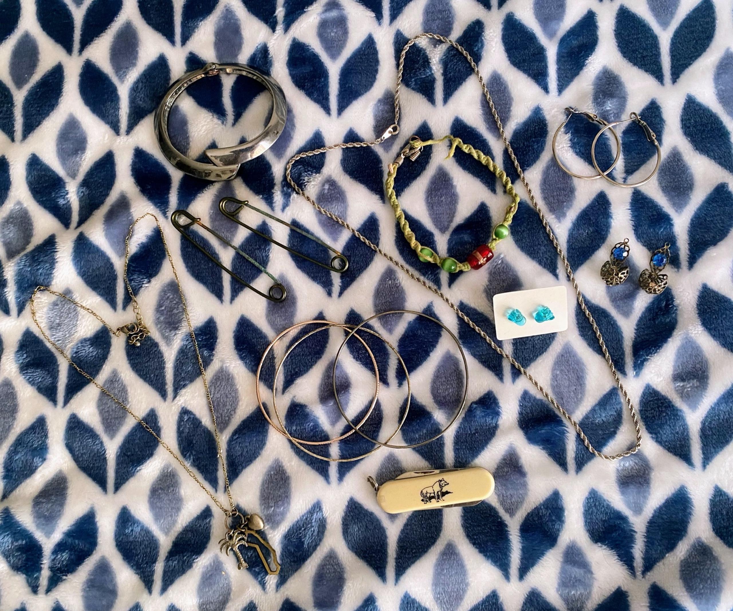 Jewelry lot #1061