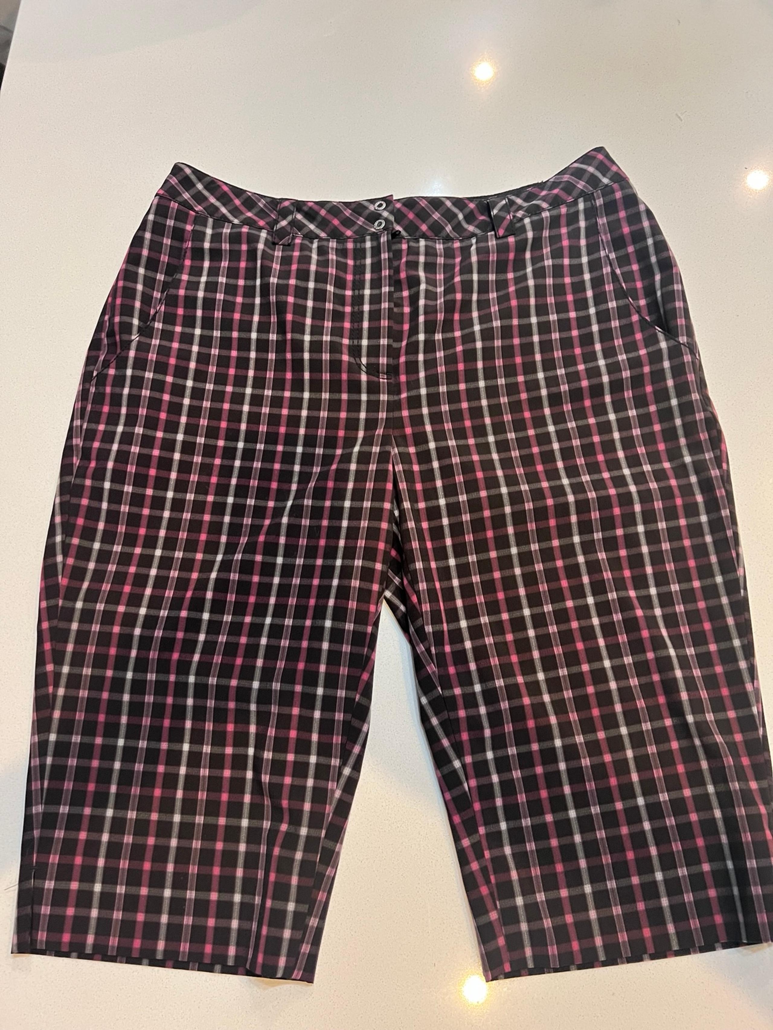 Annika Cutter & Buck Women's Black & Pink Plaid Bermuda Golf Shorts Size 6