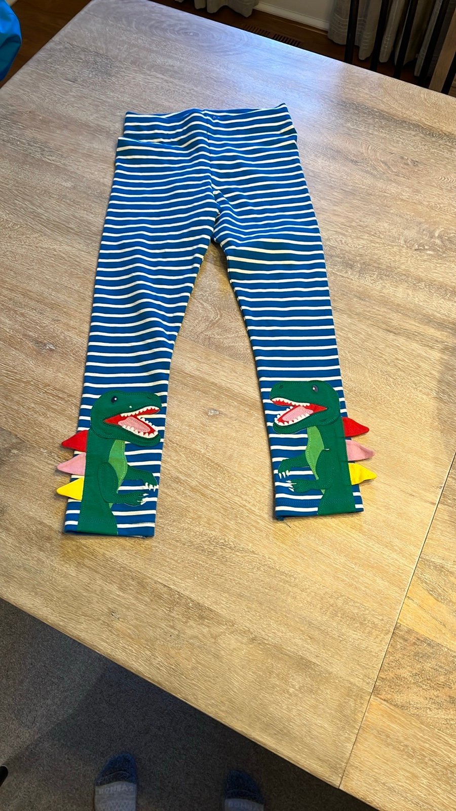 Mini Boden 7/8 nwot Dino appliqué leggings