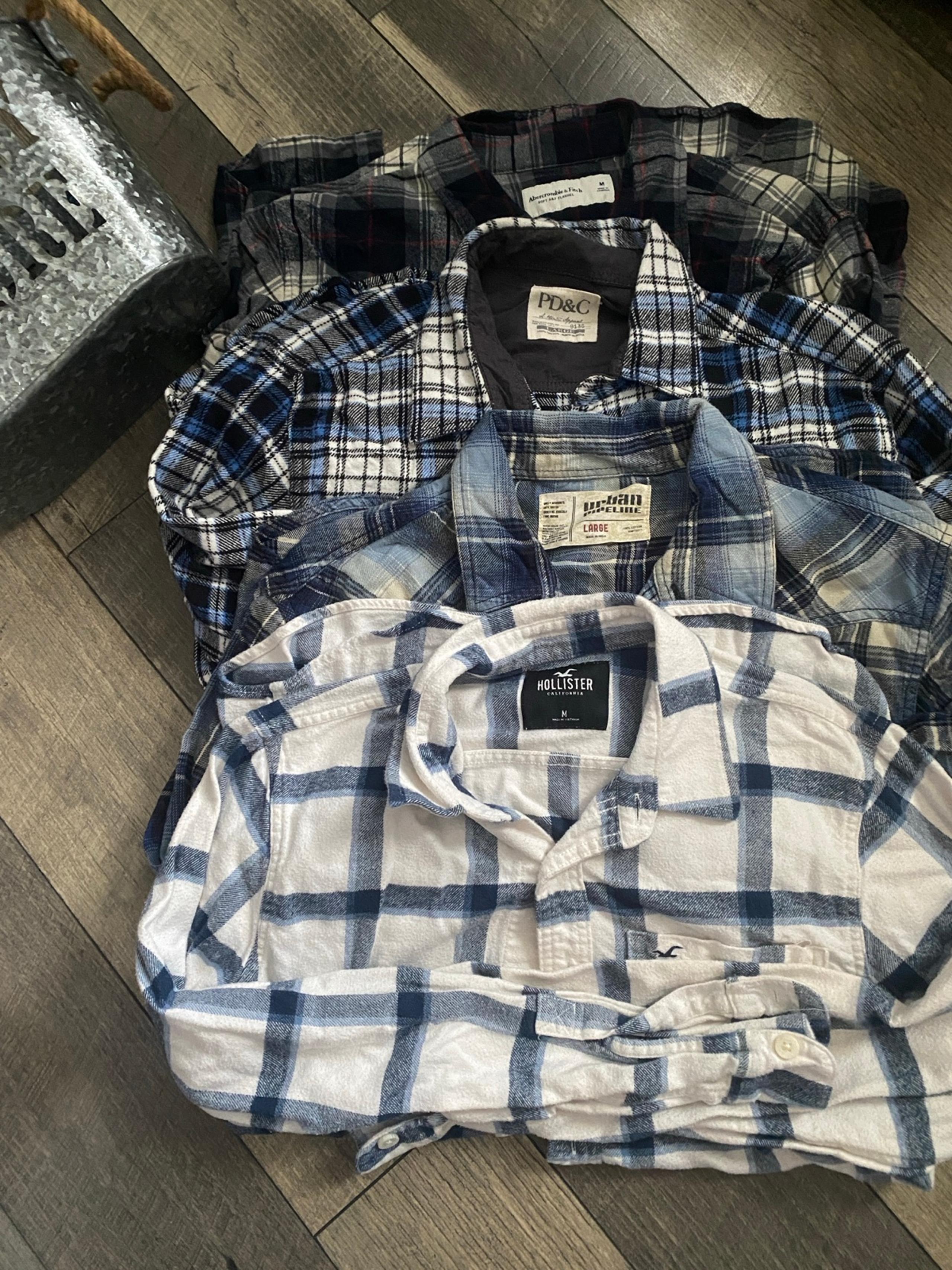 Men’s BLUE flannel lot medium large