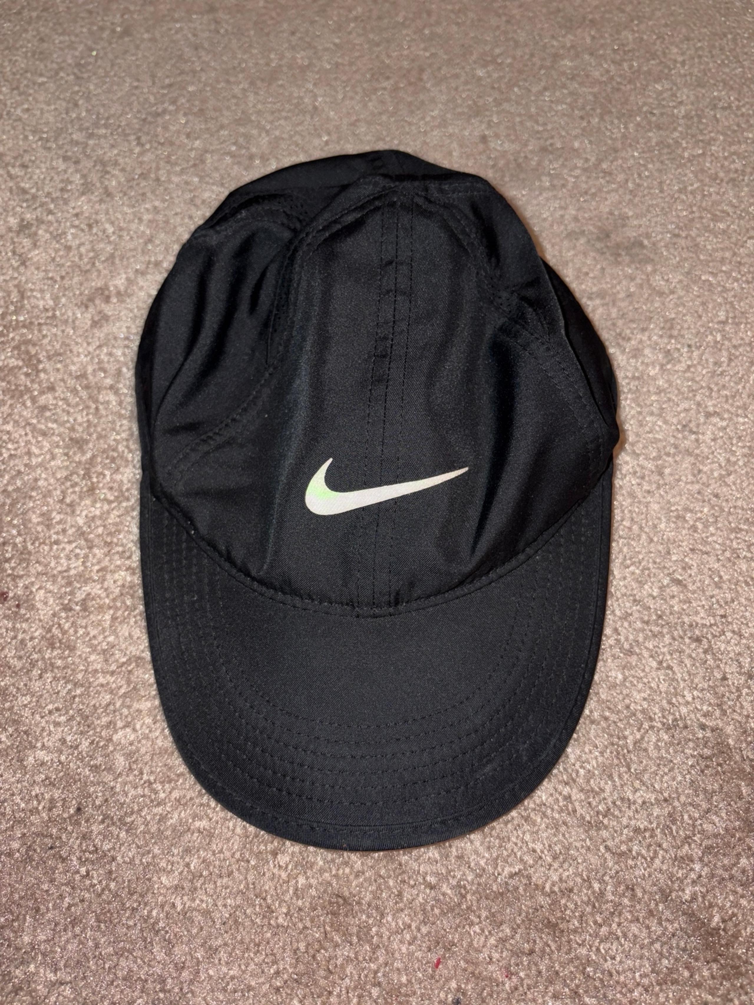 Nike women’s hat featherlight dri-fit black