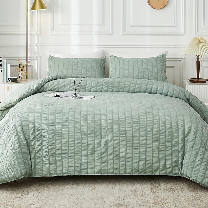Comforter Set(104x90 inches)3 Pieces-100% Soft Comforter with 2 PillowcasesGreen