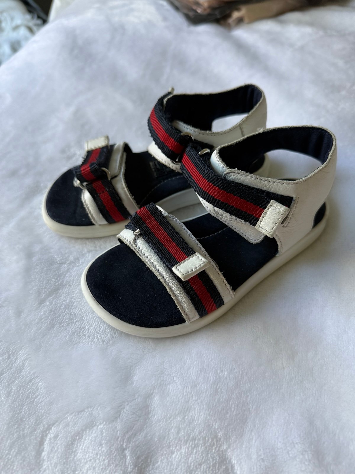 gucci baby sandals size 25 8.5
