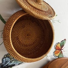 Round Rattan Boxes with Lid Hand-Woven Multi-Purpose Wicker Tray 8.6Inch