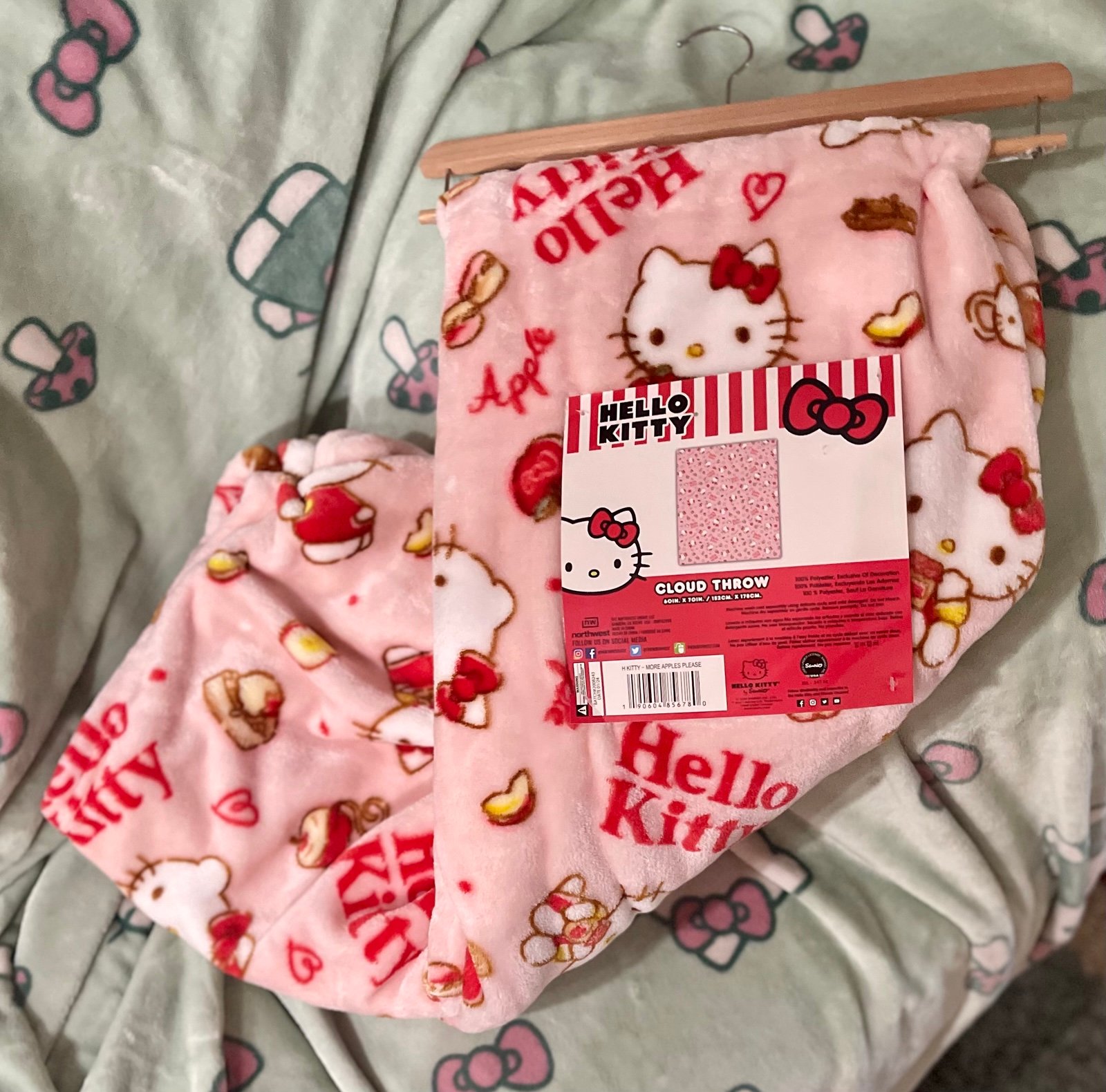 Hello Kitty Apple Throw Blanket