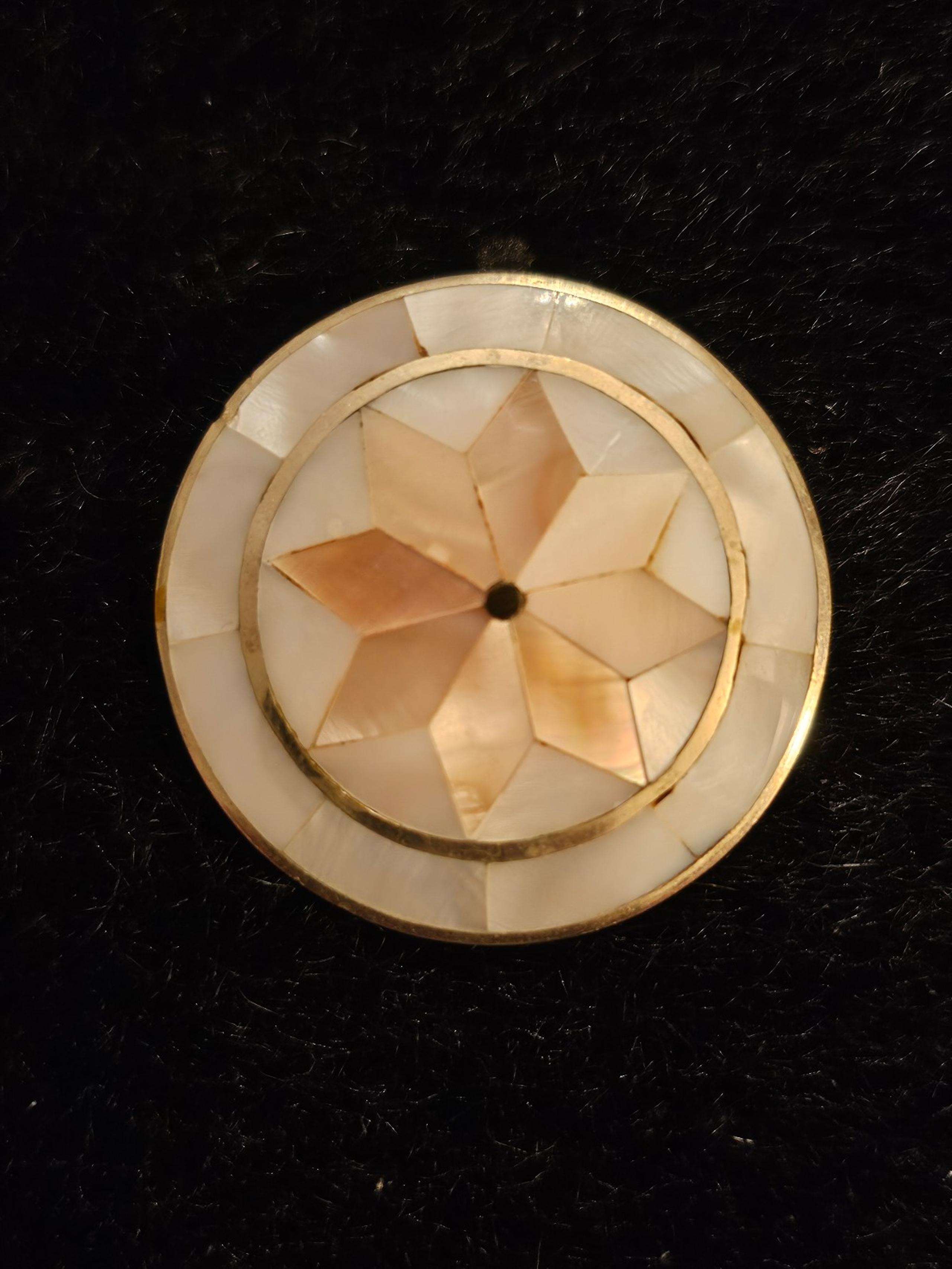 Alpaca Mexico Round Pink/ brown White Flower Floral Abalone Shell Brooch Pin