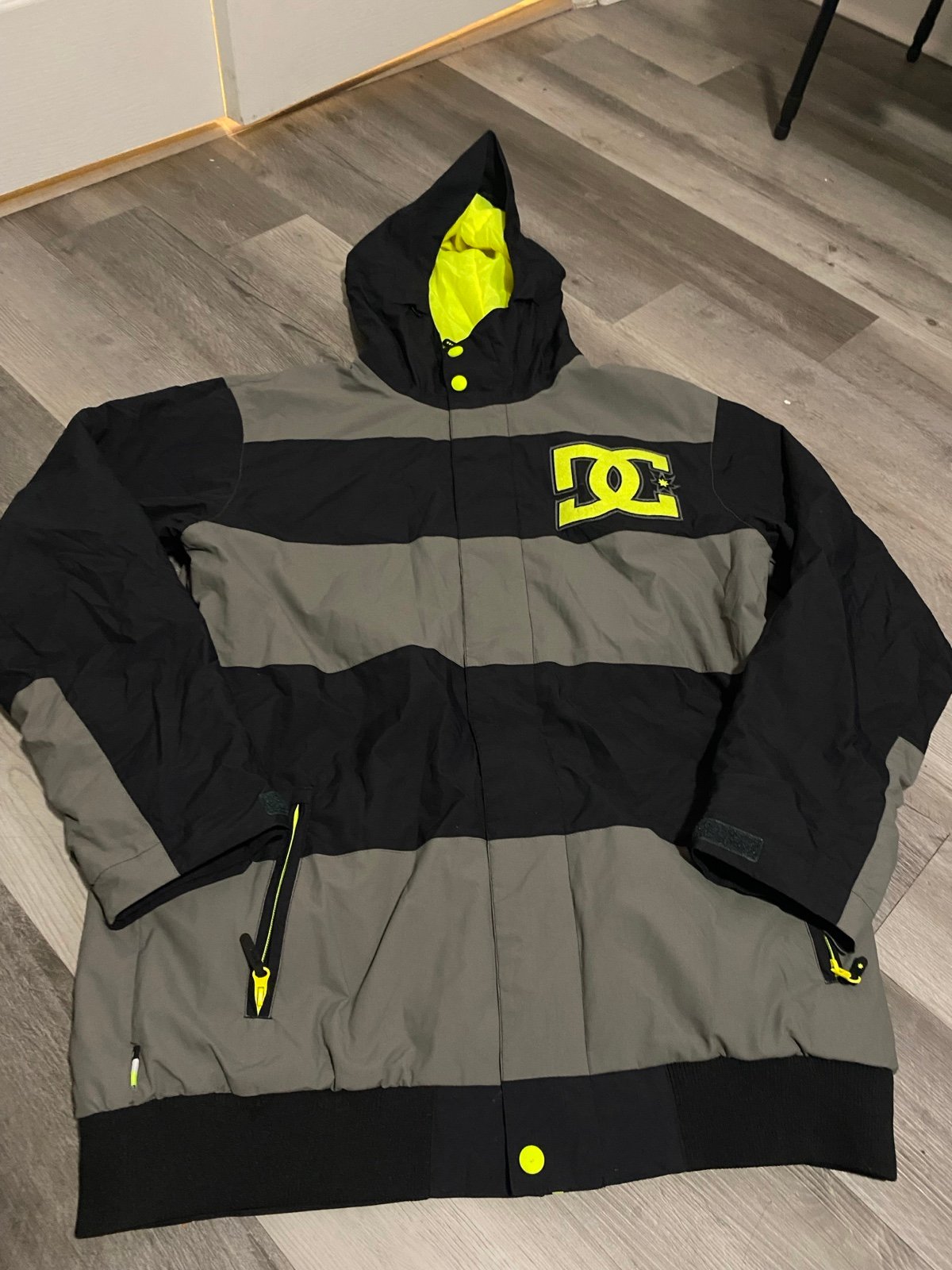 DC Snowboard Hoodie Large
