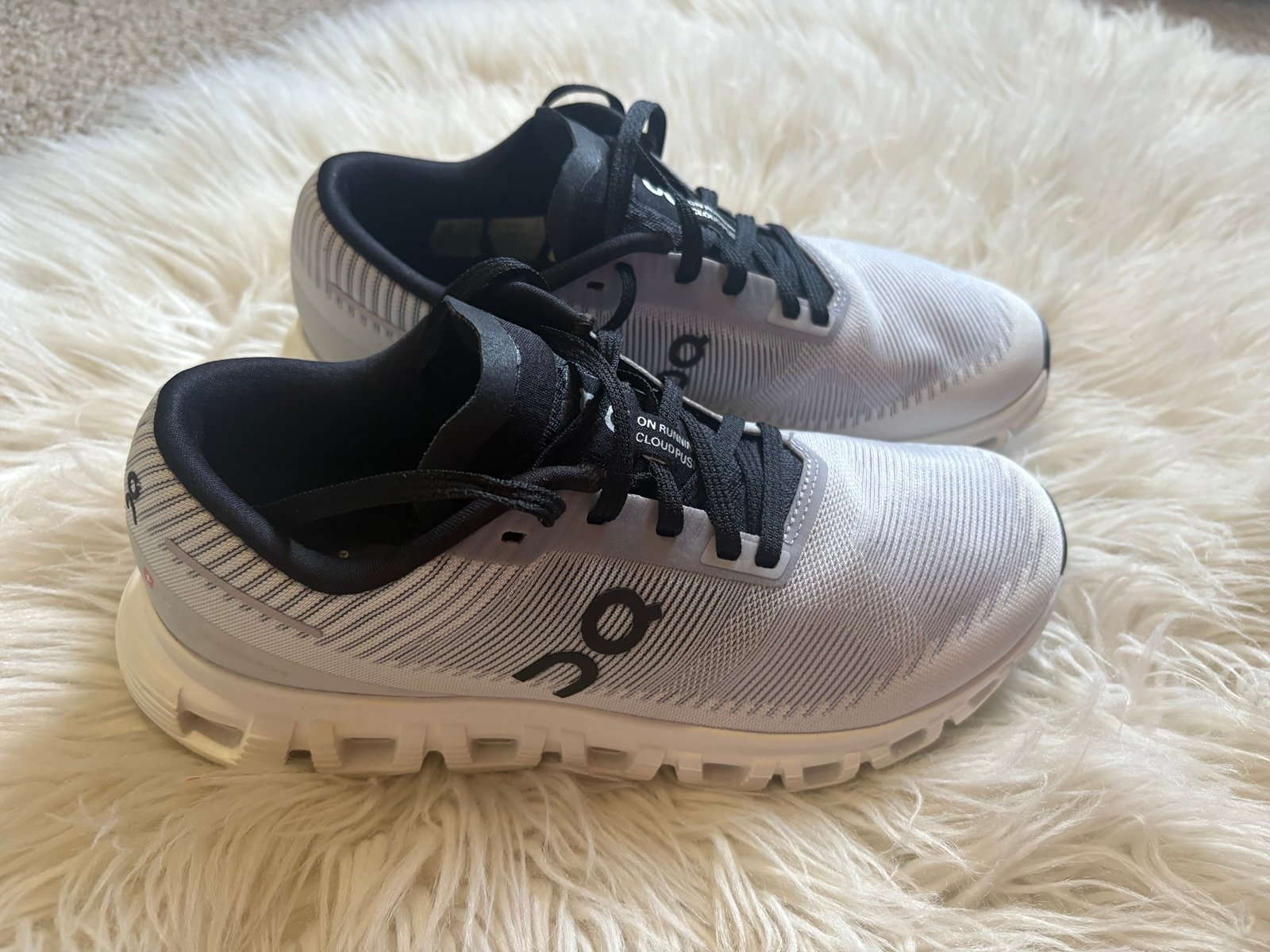 On Cloud women’s size 7