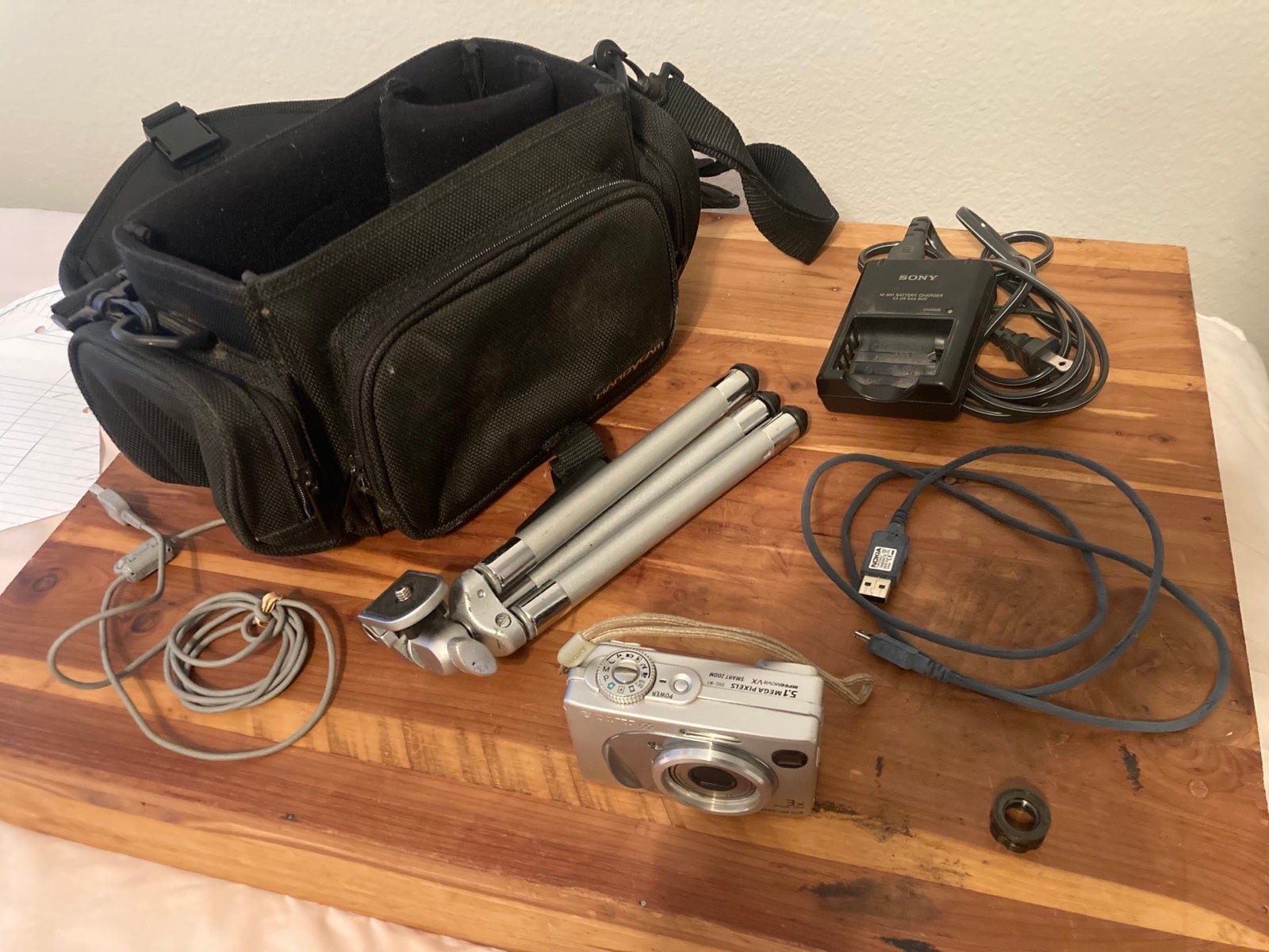 Sony Cybershot DSC-W1 with set