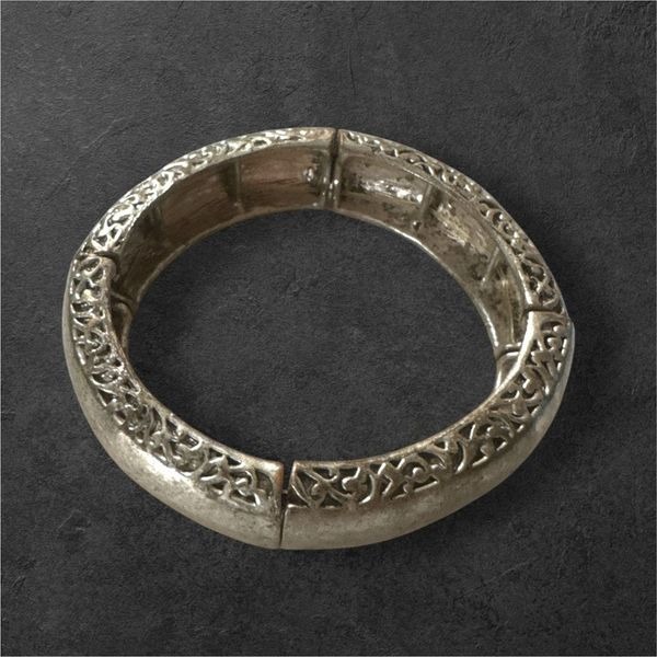Chunky silver toned Manchette floral engraved cuff bracelet western rustic antiq