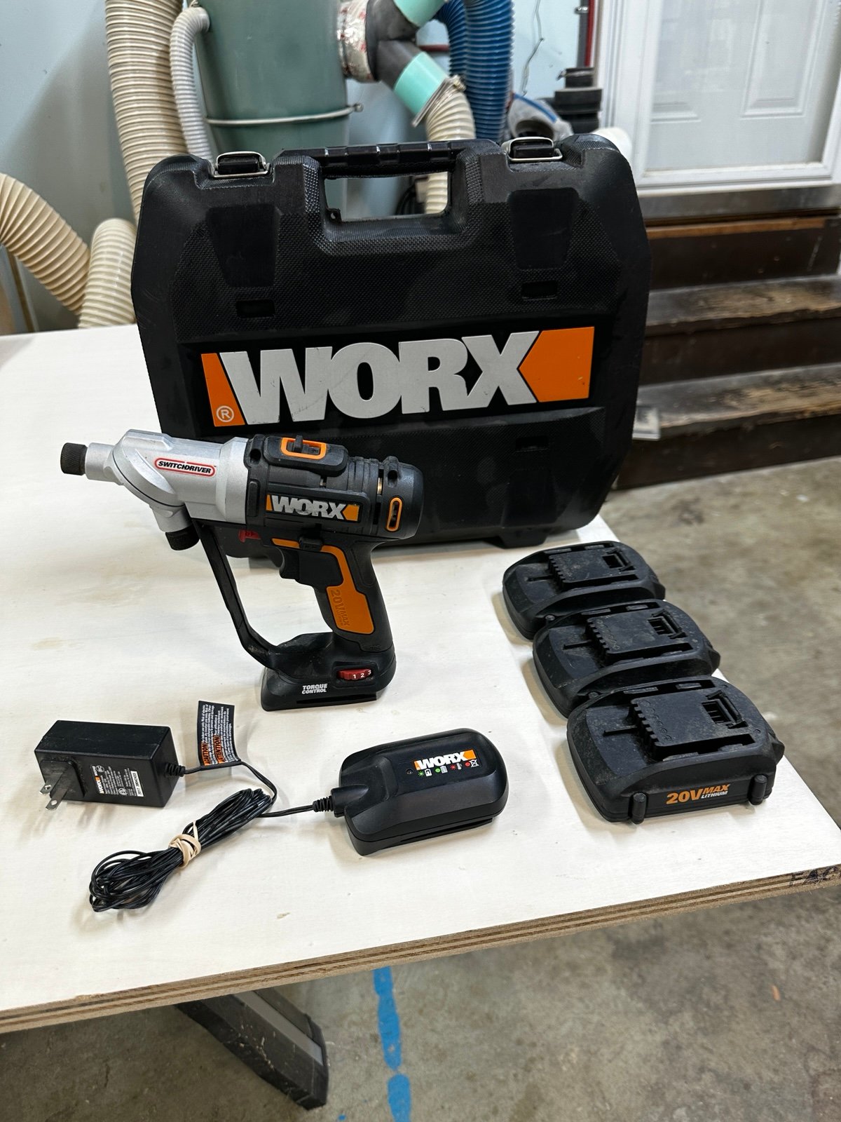 Worx switch drill with hard case & 3 batteries