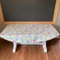 Floral print table cloth, napkins, napkin rings, 2 solid teal placemats