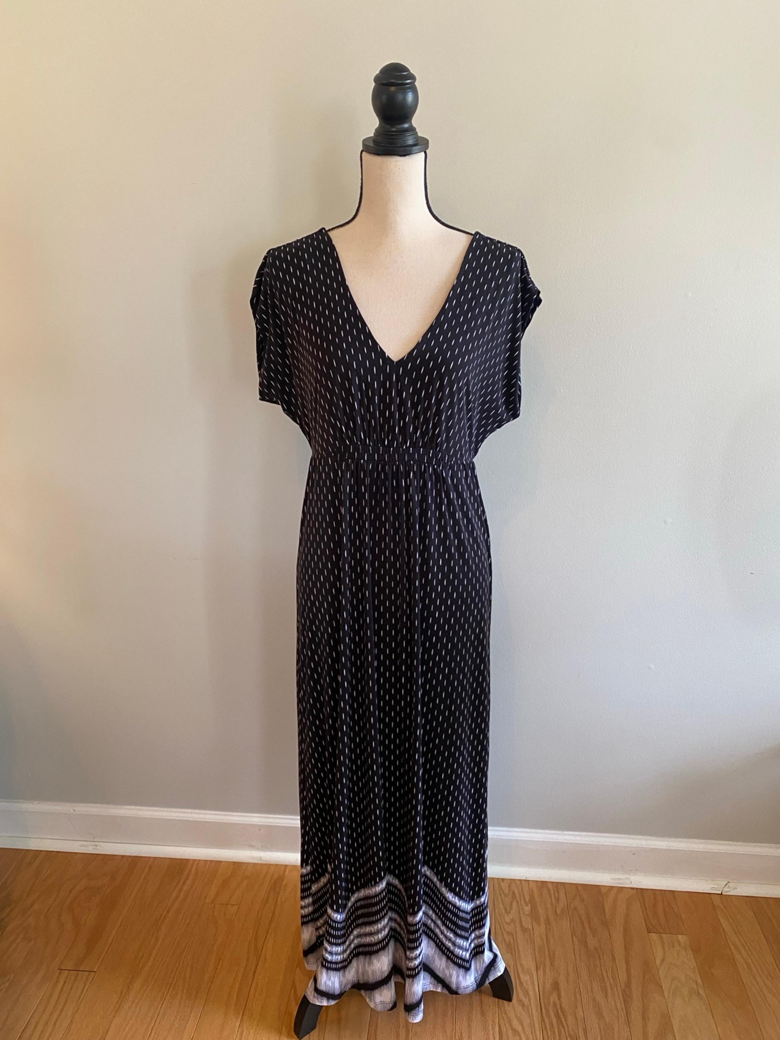 Soma V Neck Stretchy Super Soft Maxi Lounge Dress Womens size Small Black White
