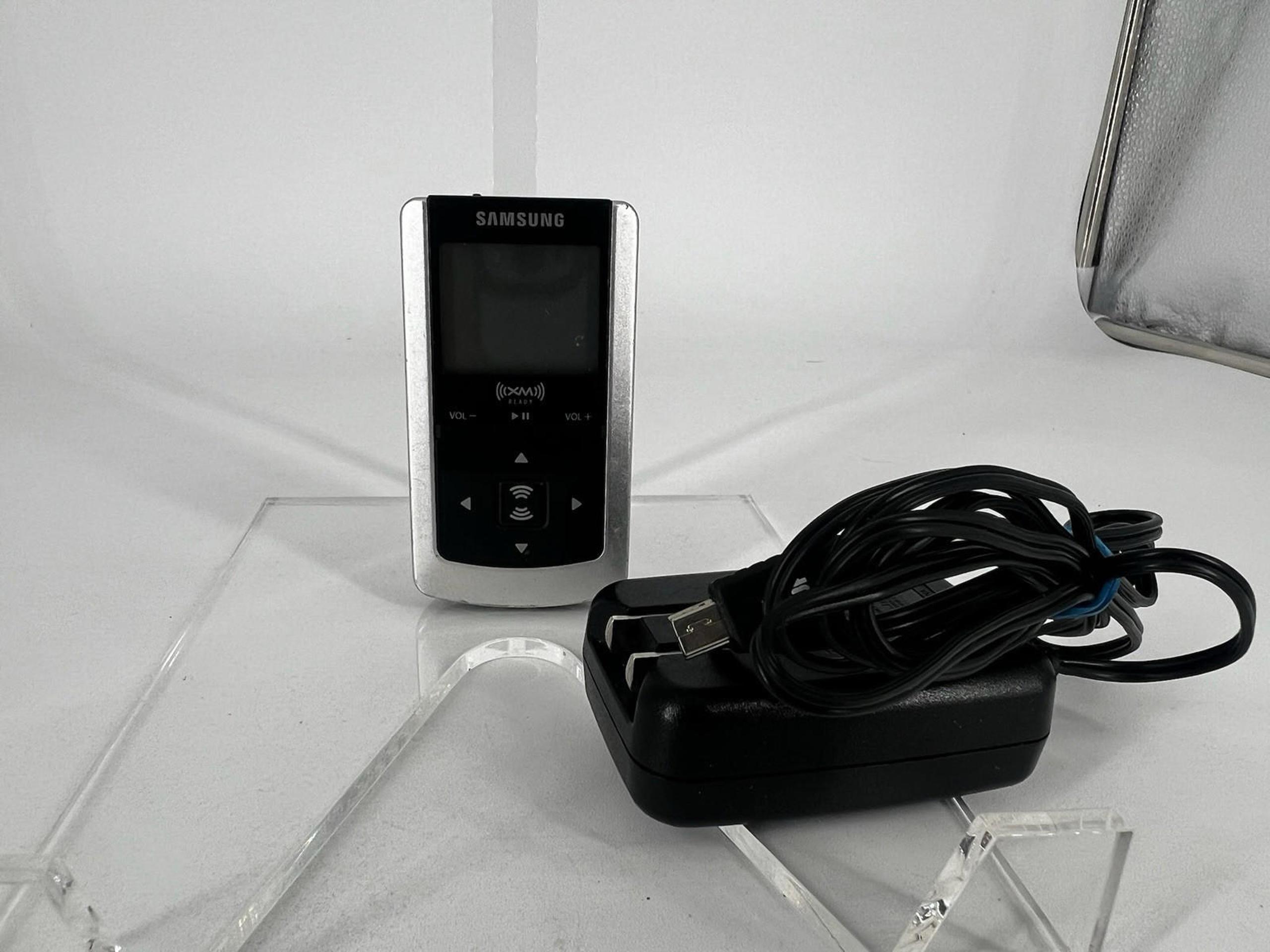 Samsung Nexus 25 (YP-X5X) XM2GO XM Satellite Radio MP3 Player Receiver & Charger