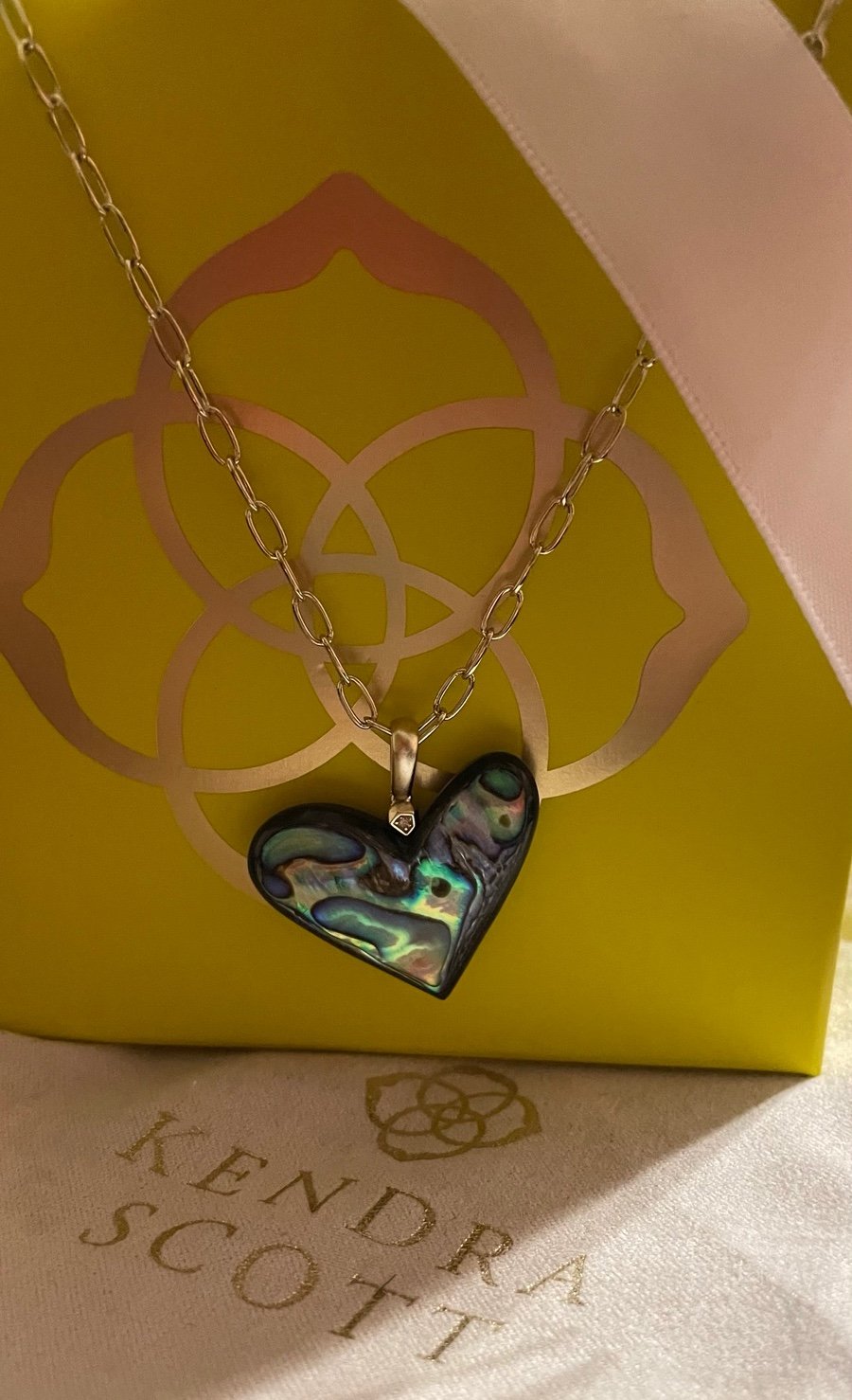 NWT 128 Kendra Scott 14KGP Poppy Heart Pendant Necklace w/KS Box, Bag & Bow