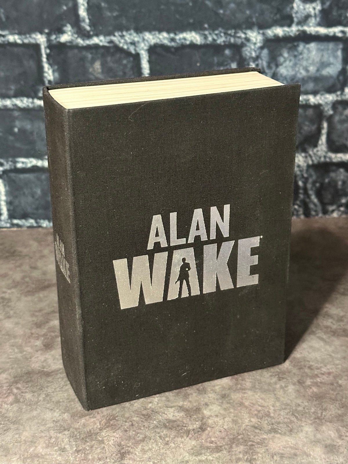 Xbox 360 - Alan Wake (Limited Edition) with book and bonus CIB